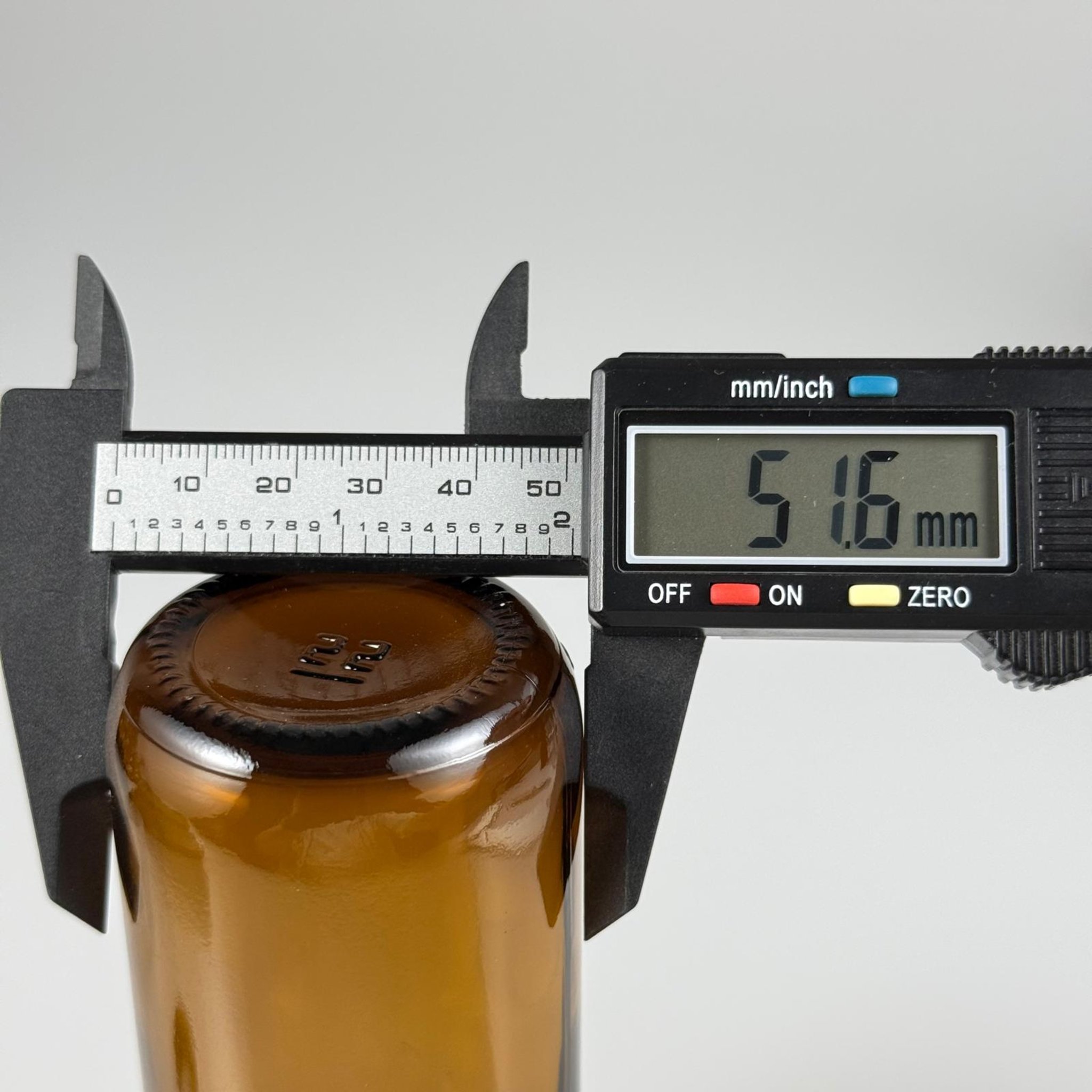 150 CC AMBER CAM ŞİŞE + SİYAH CONTALI KAPAK + 15 ML ÖLÇEK TAKIM  - 150 ML KAHVERENGİ BOŞ ŞURUP ŞİŞESİ  - 150 ML ECZA ŞİŞESİ 25