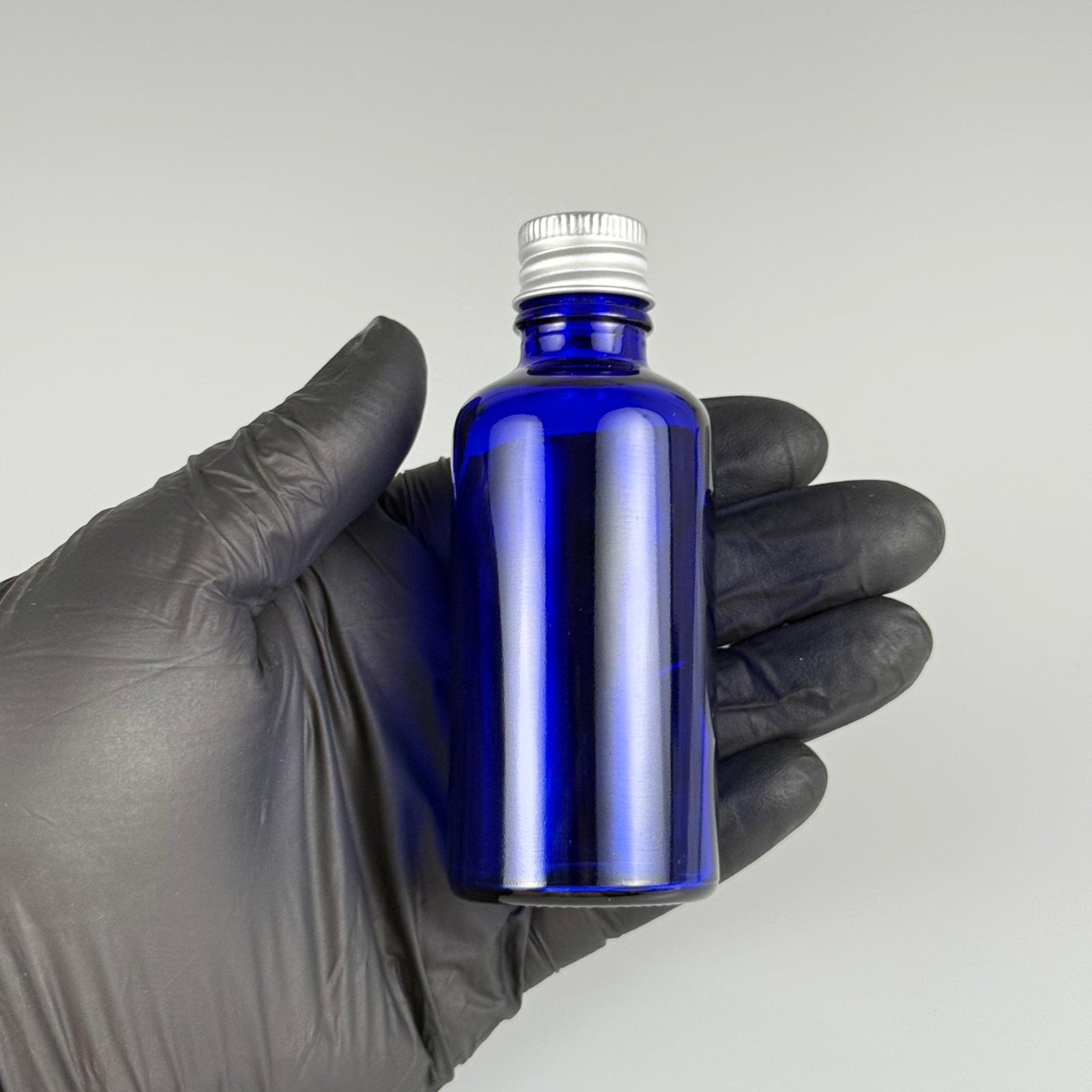 50 CC MAVİ CAM ŞİŞE + KÖPÜK CONTALI GÜMÜŞ ALÜMİNYUM METAL KAPAKLI + DAMLALIKLI KOLONYA TIPALI TAKIM - 50 ML MAVİ CAM ŞİŞE