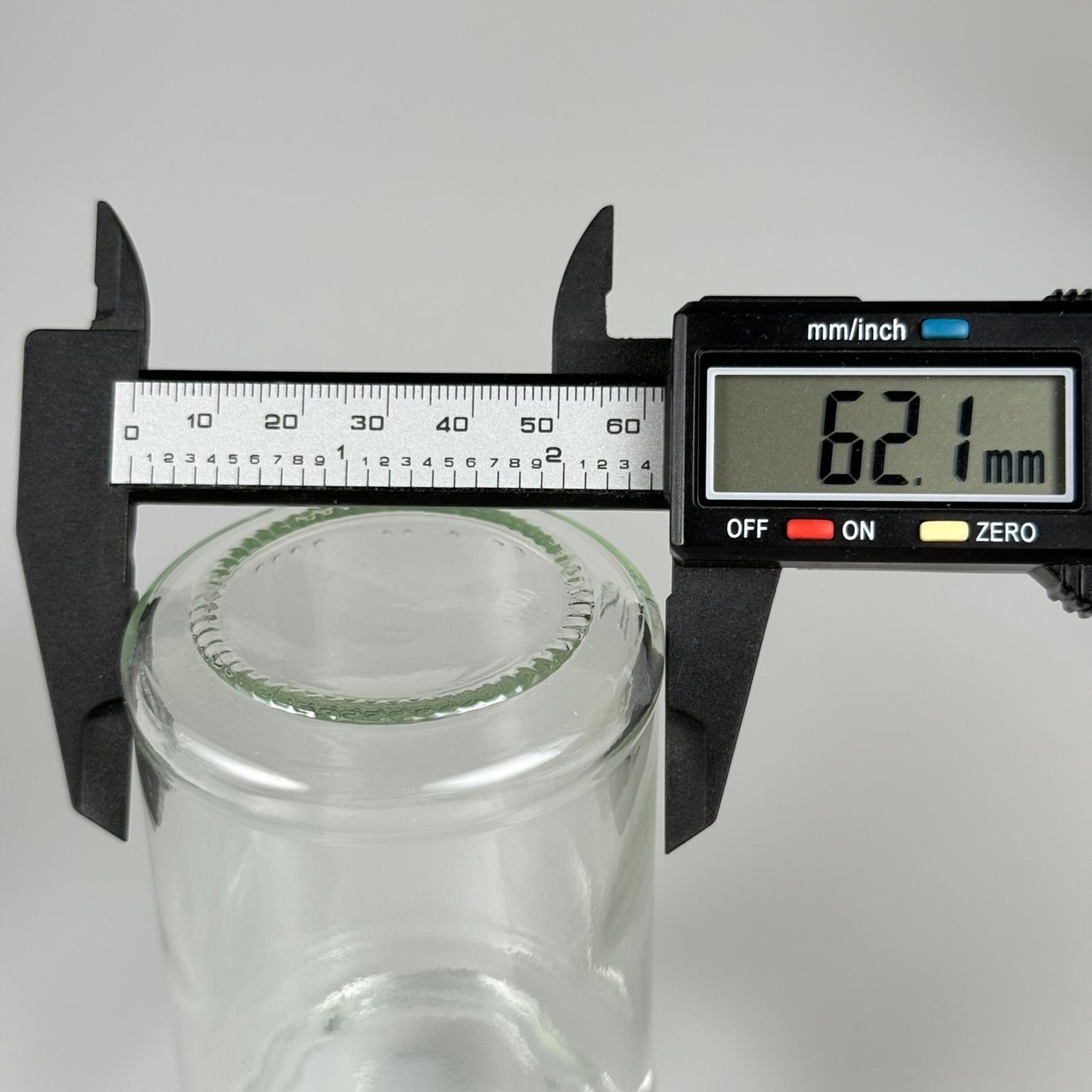 220 CC ALMAN ERGO KAVANOZ - SİYAH METAL KAPAKLI + KENDİNDEN YAPIŞKANLI CONTALI - 220 ML DERİN KAPAKLI VASO PESTI BARİLLA CAM KAVANOZ