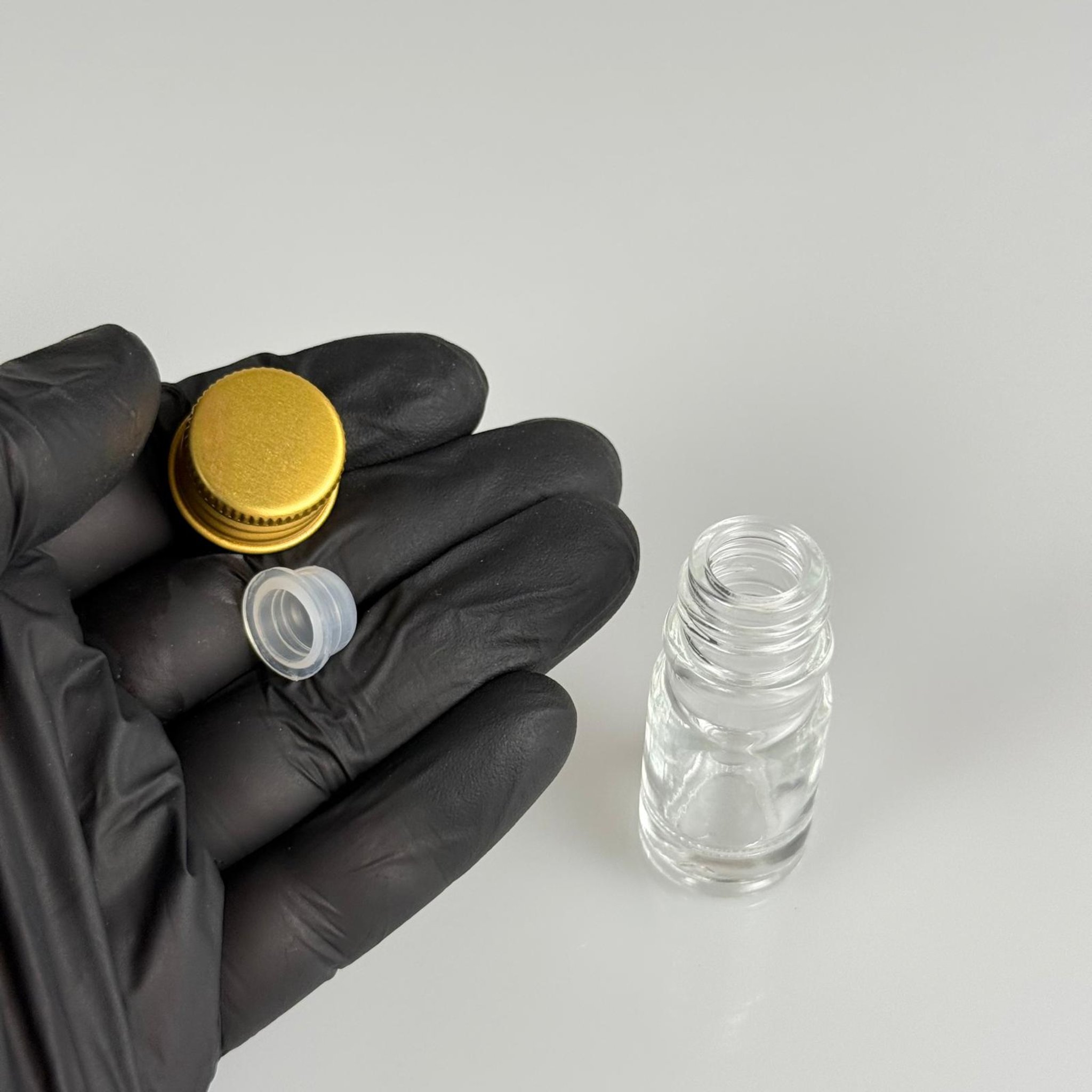 5 CC ŞEFFAF CAM ŞİŞE + KÖPÜK CONTALI GOLD ALÜMİNYUM METAL KAPAKLI + KÖR TIPALI TAKIM - 5 ML ŞEFFAF CAM ŞİŞE
