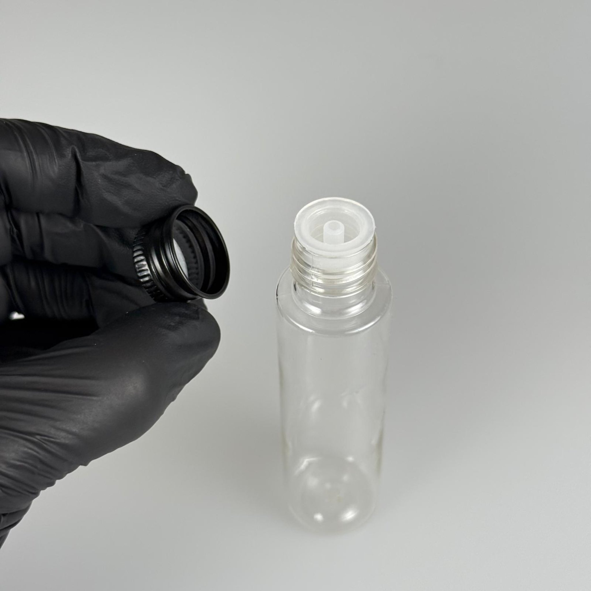 35 CC PET ŞİŞE - KÖPÜK CONTALI SİYAH ALÜMİNYUM METAL KAPAKLI + DAMLALIKLI KOLONYA TIPALI TAKIM - 35 ML ŞEFFAF PET ŞİŞE