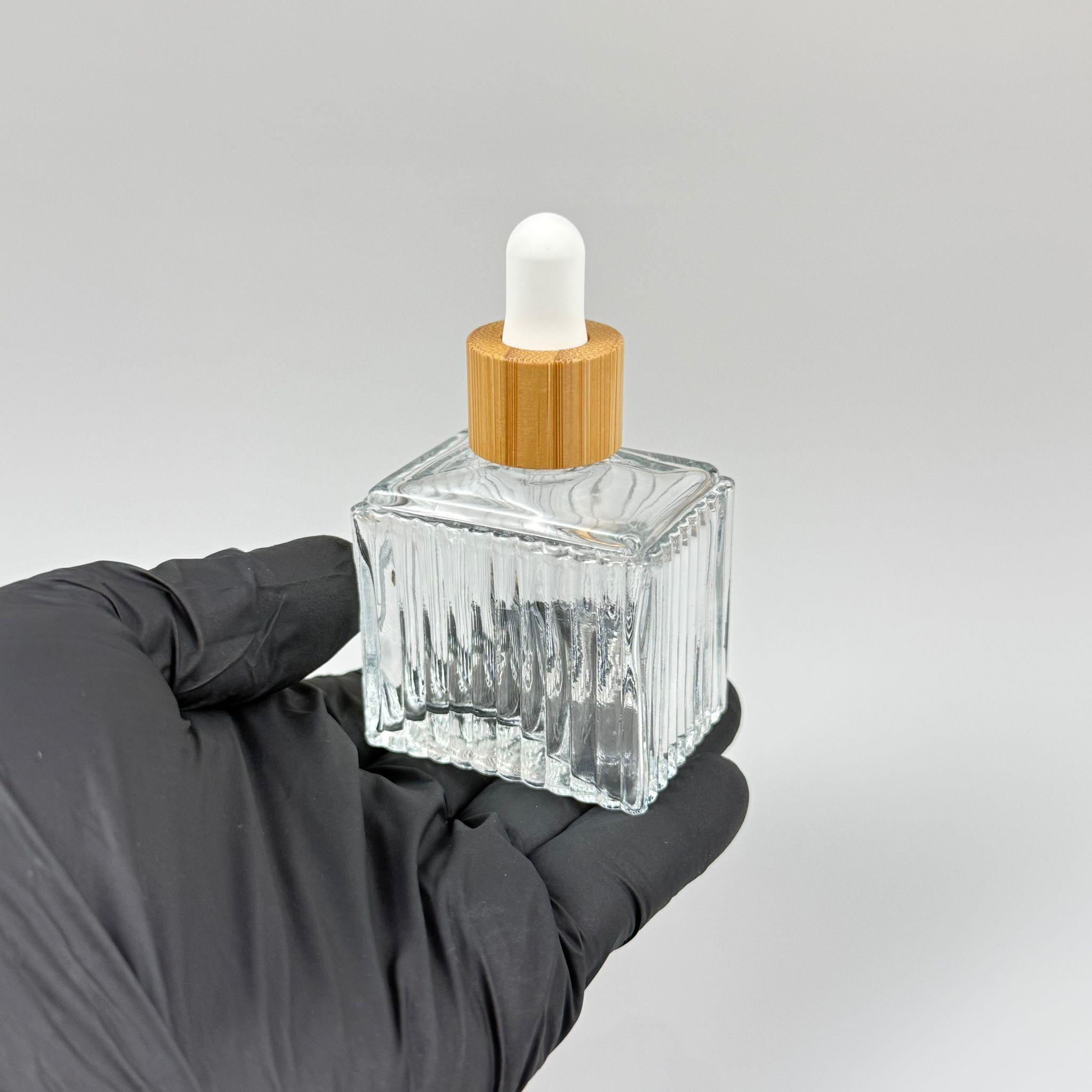 50 CC KÖŞELİ DESENLİ ÇİZGİLİ PRESTİJLİ CAM DAMLALIKLI ŞİŞE - BEYAZ EMZİK - AHŞAP BAMBU KAPAK - 50 ML CAM DAMLALIKLI ŞİŞE - DAMLALIKLI BOŞ ŞİŞE