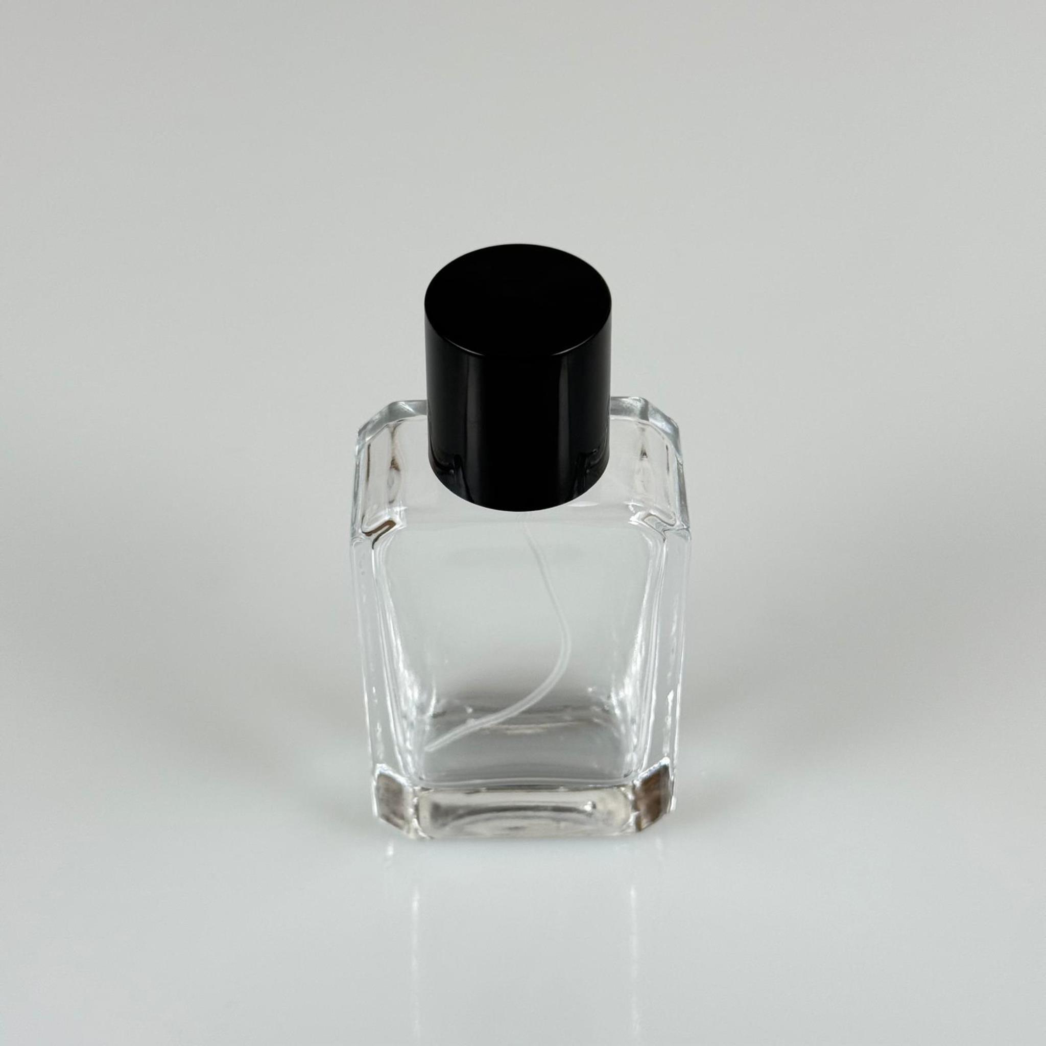 50 ML KÖŞELİ MODEL ANGEL PARFÜM ŞİŞESİ - GÜMÜŞ METAL SPREYLİ + SİYAH KAPAKLI (AĞIZ 15 MM GEÇME KOLAY KAPAMA)