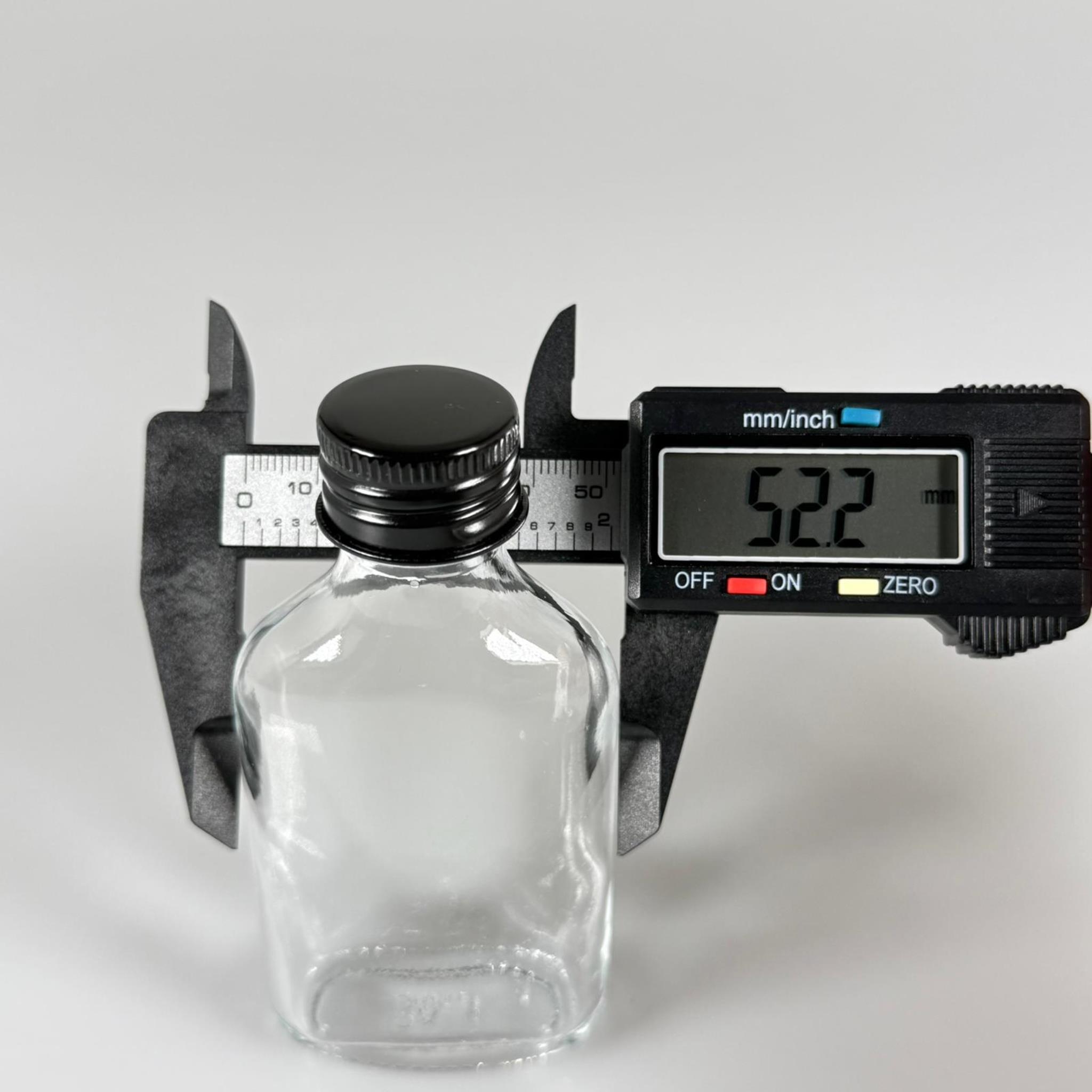 50 CC YASSI CAM ŞİŞE - SİYAH METAL KAPAKLI KOLONYA TIPALI - 50 ML COLD BREW KOLONYA CAM ŞİŞESİ (TIPA İLE KULLANMAK İÇİN KAPAK CONTASI ÇIKARILIR)