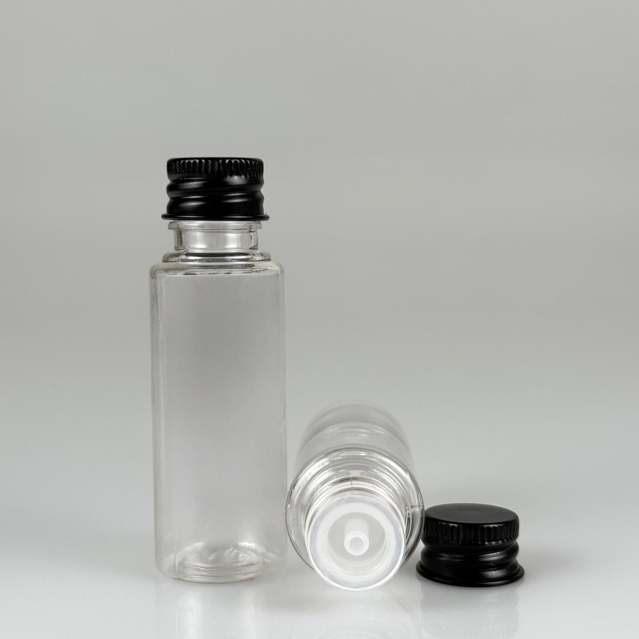 30 CC ŞEFFAF PET SHOT ŞİŞE - KÖPÜK CONTALI SİYAH ALÜMİNYUM METAL KAPAKLI + DAMLALIKLI KOLONYA TIPALI TAKIM - 30 ML PLASTİK ŞİŞE