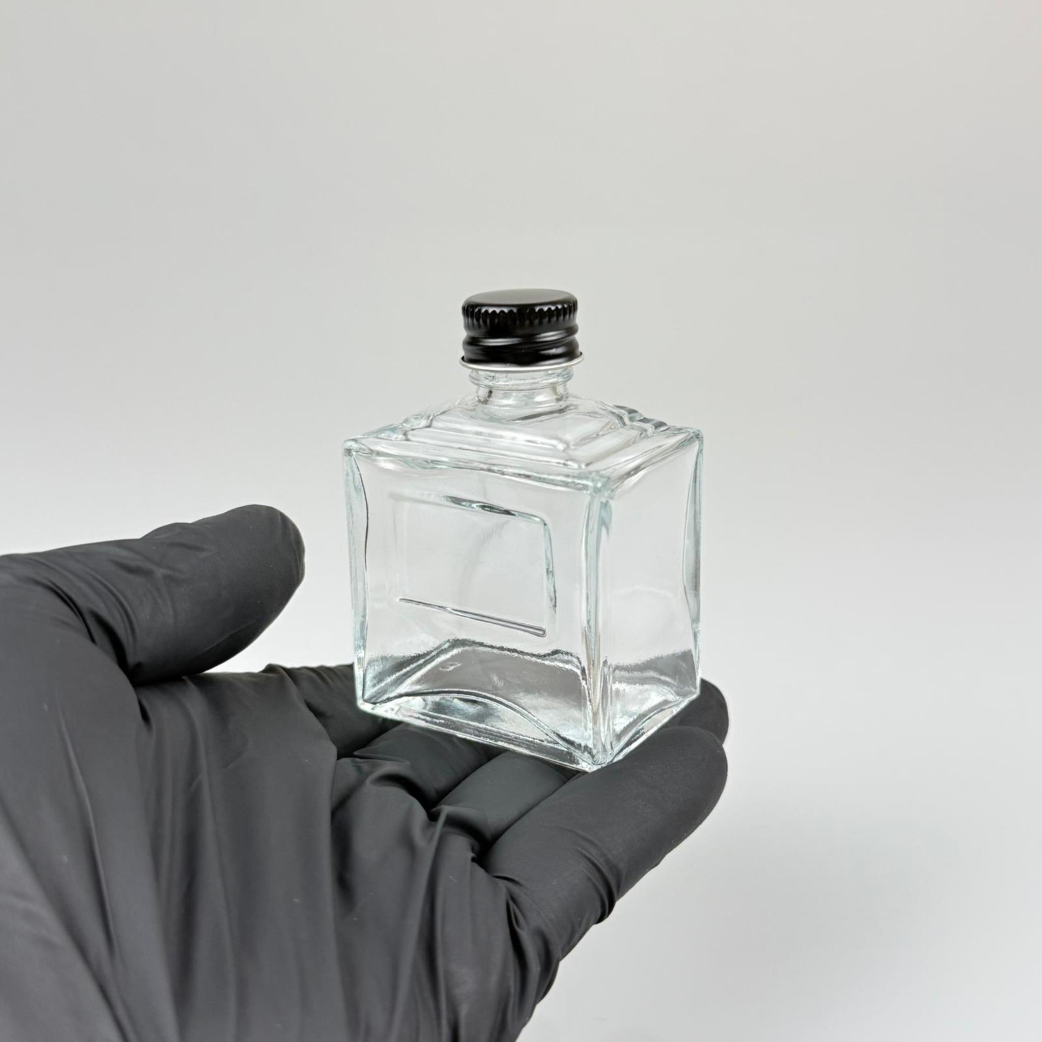 50 CC KÖŞELİ PRİZMA CAM ŞİŞE - GÜMÜŞ METAL KAPAKLI KOLONYA TIPALI - 50 ML PRESTİJLİ ŞİŞE