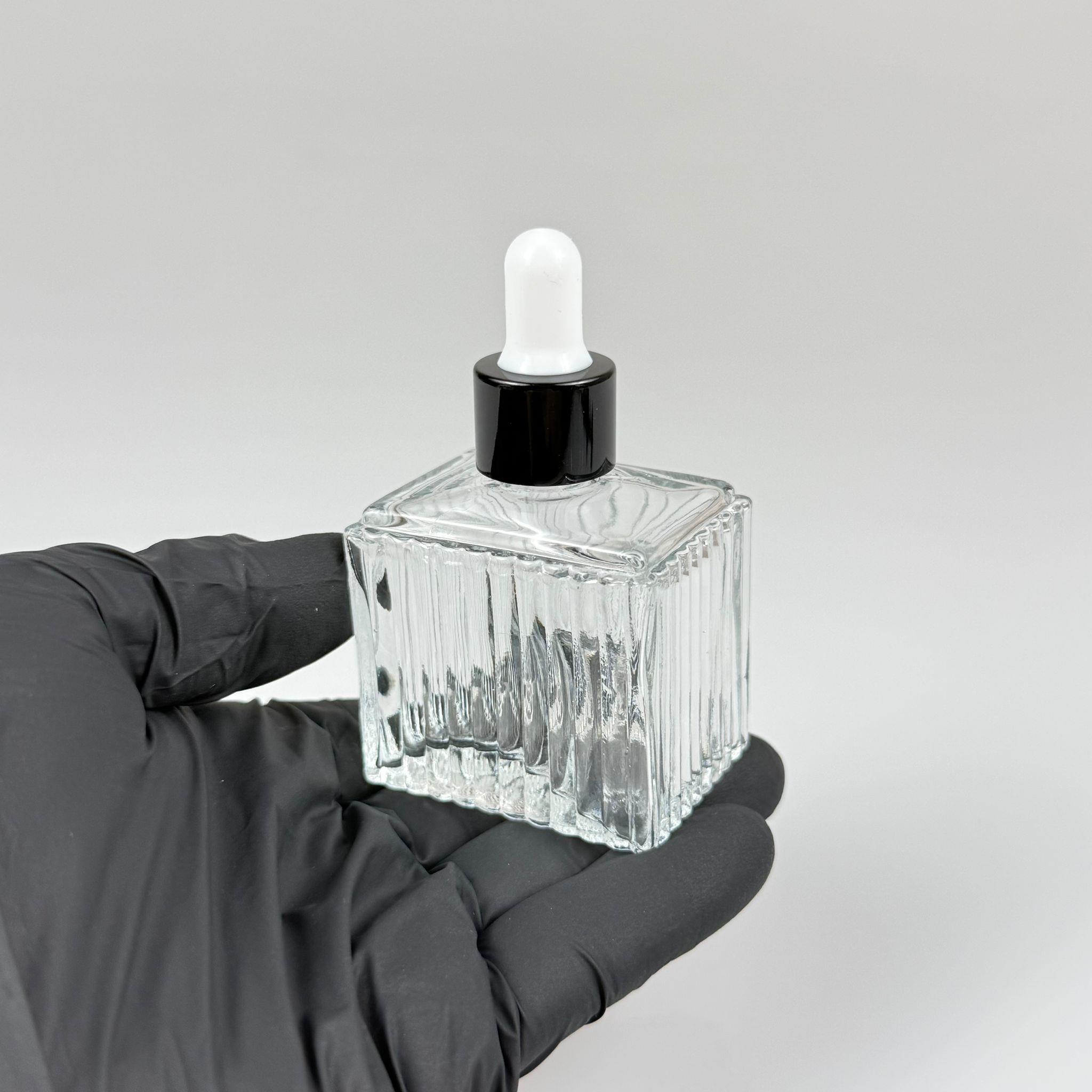 50 CC KÖŞELİ DESENLİ ÇİZGİLİ PRESTİJLİ CAM DAMLALIKLI ŞİŞE - BEYAZ EMZİK - SİYAH METALİK KAPAK - 50 ML CAM DAMLALIKLI ŞİŞE - DAMLALIKLI BOŞ ŞİŞE