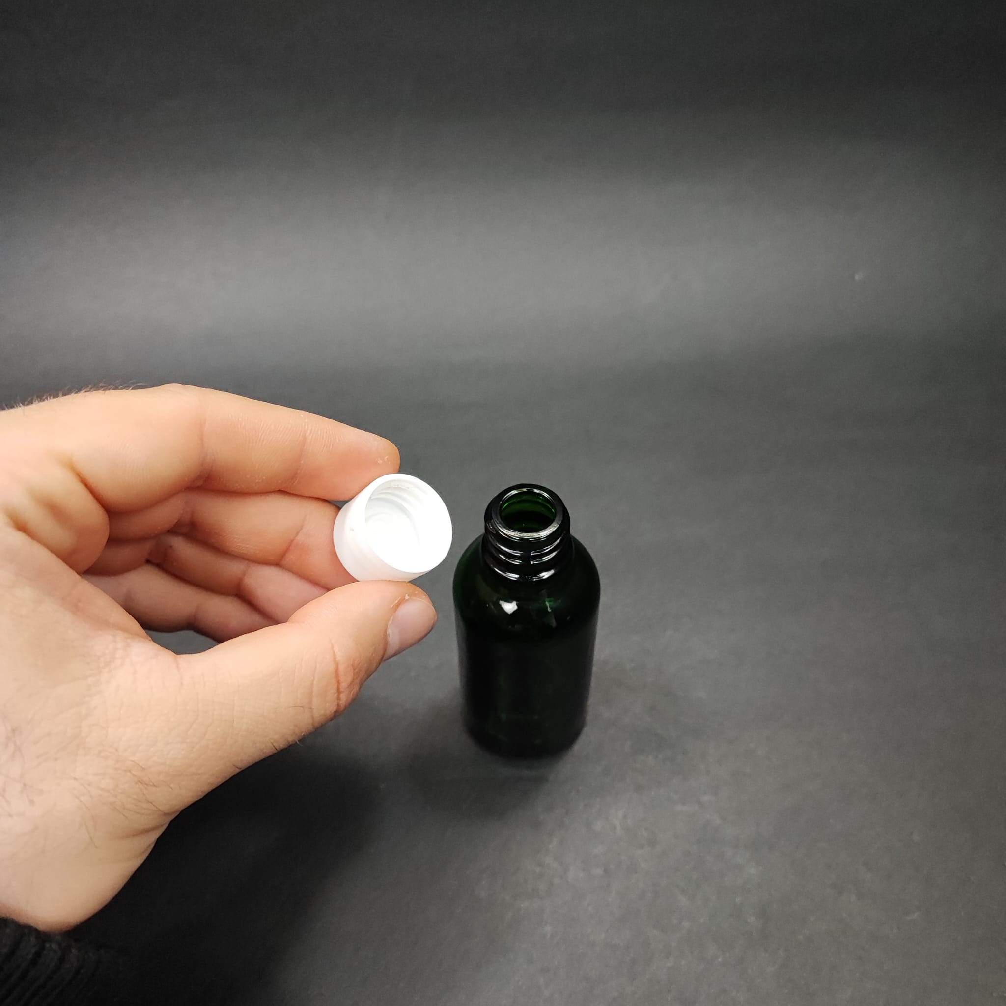 30 CC YEŞİL CAM ŞİŞE + KENDİNDEN CONTALI SIZDIRMAZ BEYAZ KAPAK - 30 ML KAPAKLI CAM ŞİŞE