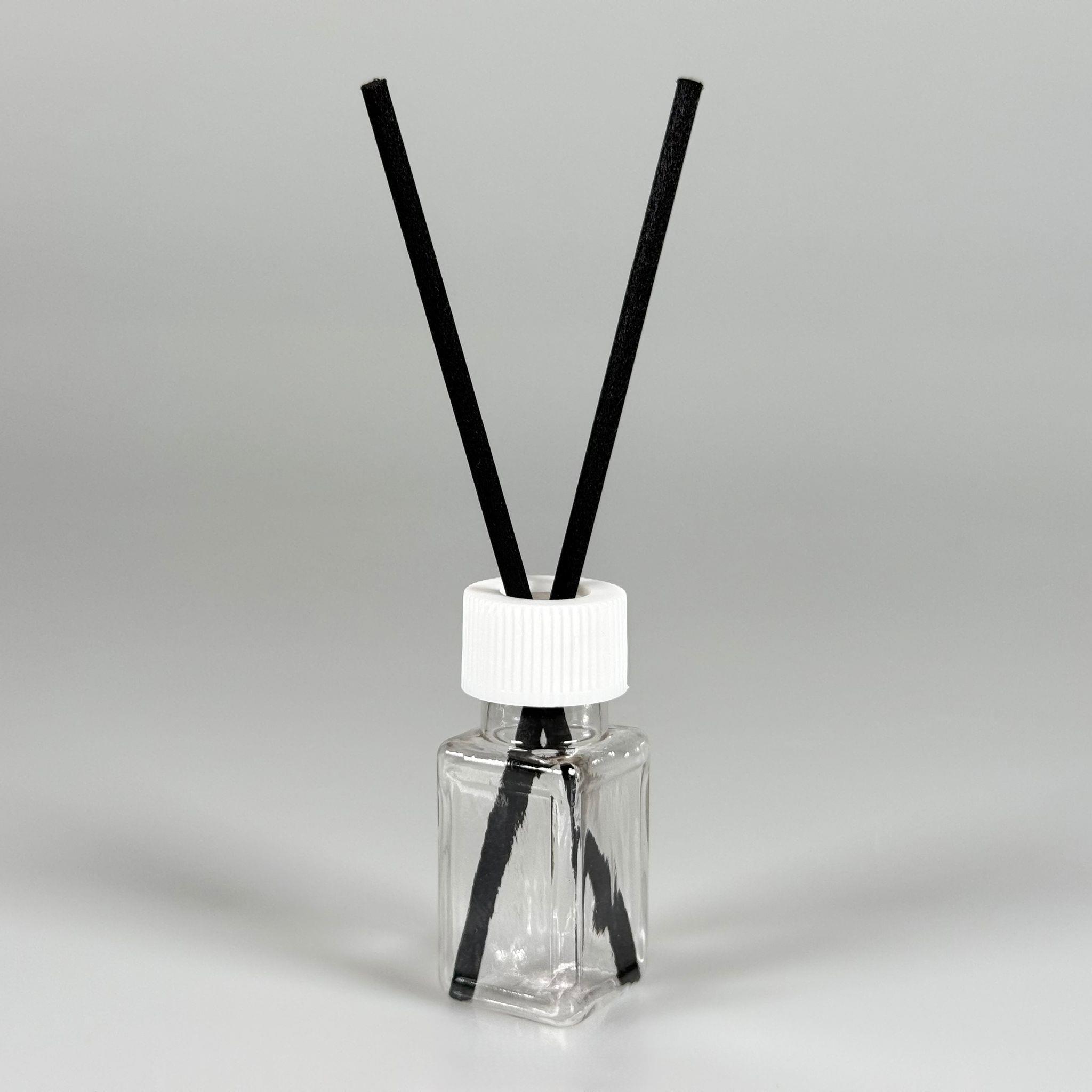 PLASTİK PET DİFÜZÖR  ODA KOKUSU BAMBU ŞİŞESİ - 10 ML KARE - ŞİŞE + BEYAZ KAPAK + TIPA + 24 CM FİBER ÇUBUK