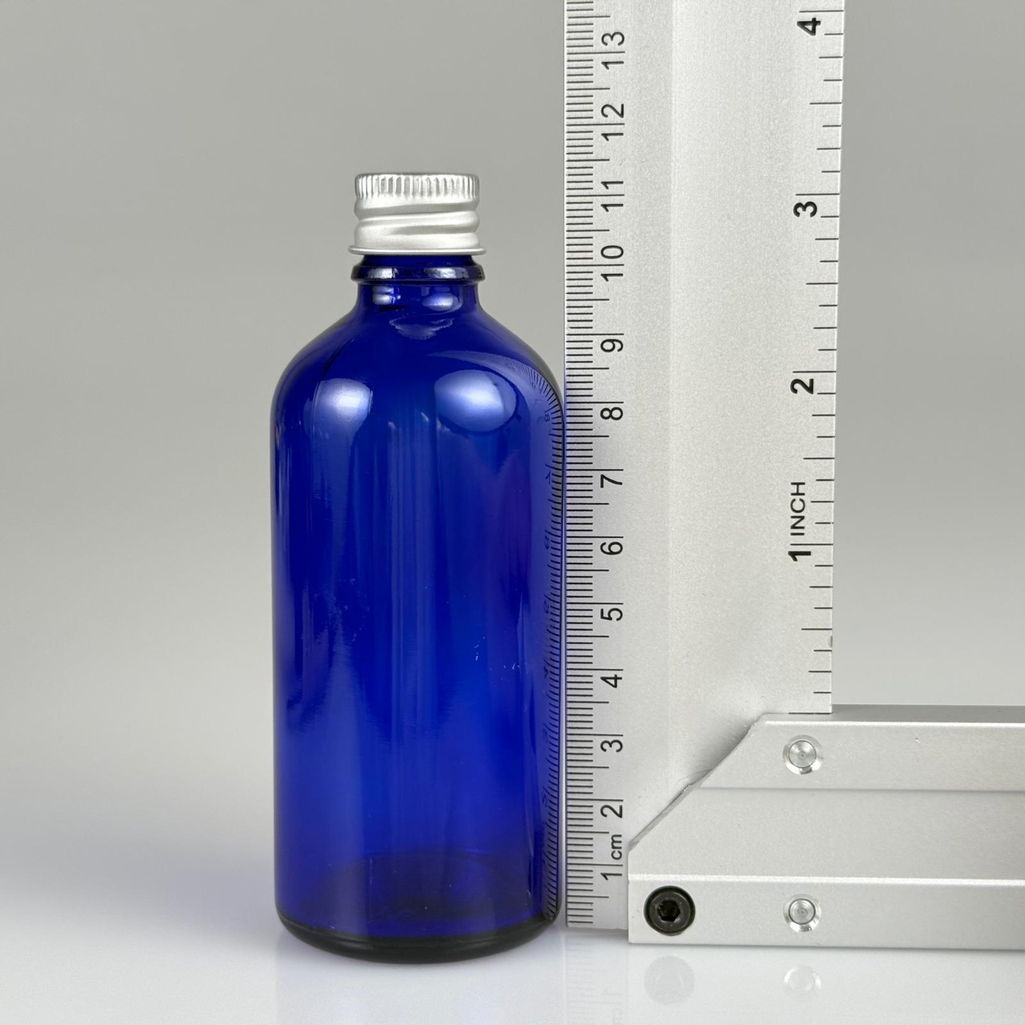 100 CC MAVİ CAM ŞİŞE + KÖPÜK CONTALI GÜMÜŞ ALÜMİNYUM METAL + KÖR TIPALI KAPAKLI TAKIM - 100 ML MAVİ CAM ŞİŞE
