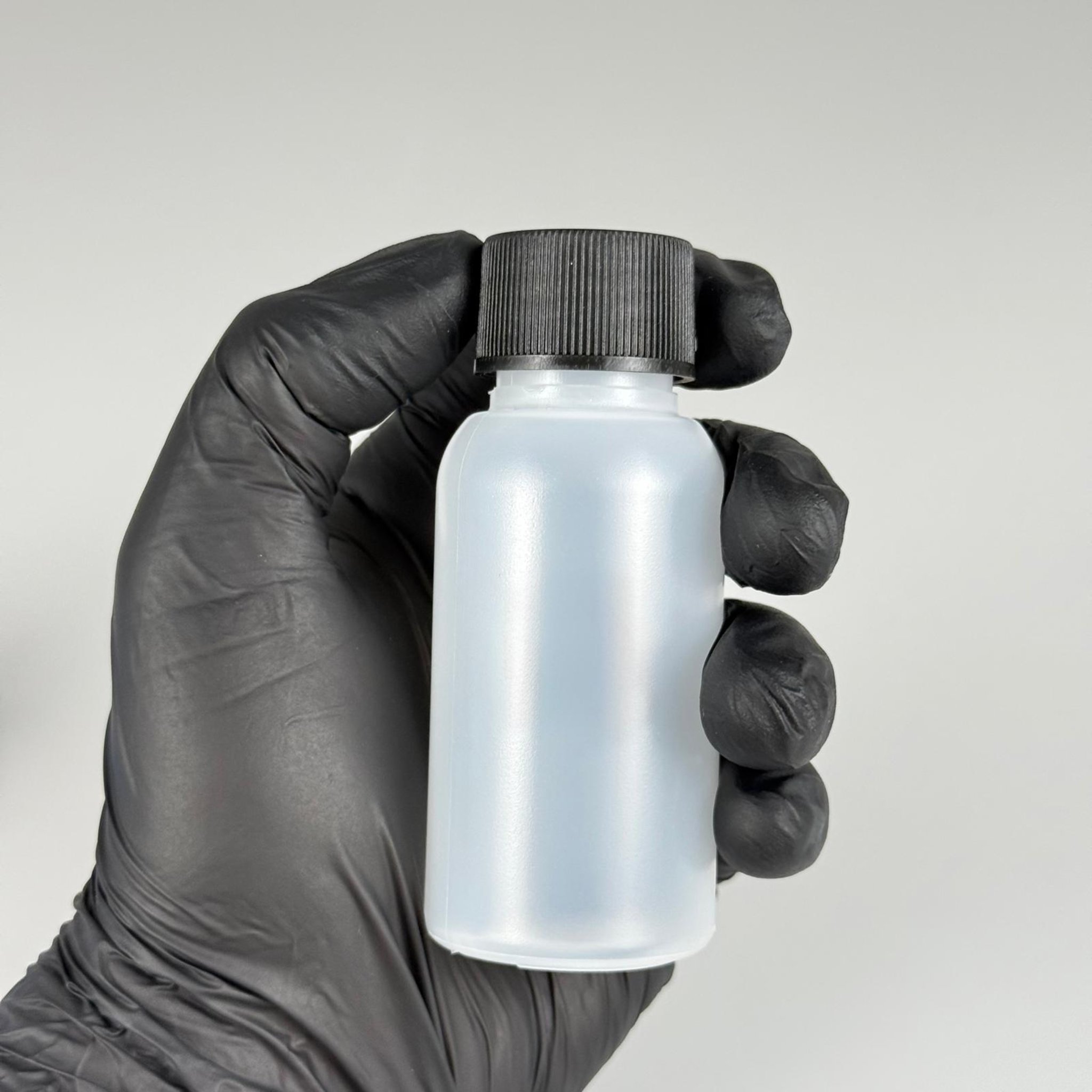 50 ML SIKILABİLİR YUMUŞAK POLİETİLEN PE PLASTİK ŞİŞE - CONTALI SİYAH KAPAKLI + KOLONYA TIPALI - 50 cc sos, yağ, kartuş, mürekkep vb için boş şişeler