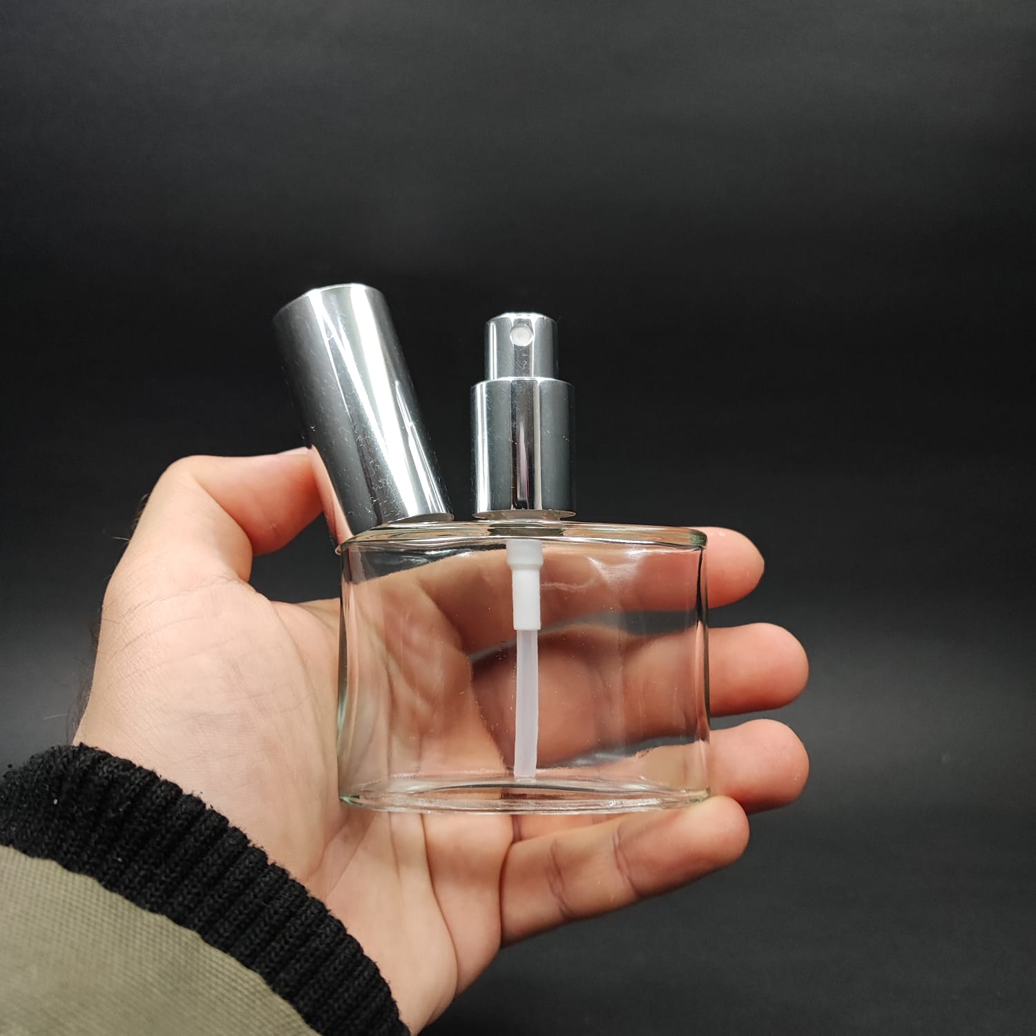 50 ML LÜKS VİDALI VALF ÇEVİRME PARFÜM ŞİŞELERİ - 50 CC YASSI ŞEFFAF CAM ŞİŞE - GÜMÜŞ METAL SPREYLİ KAPAKLI SET