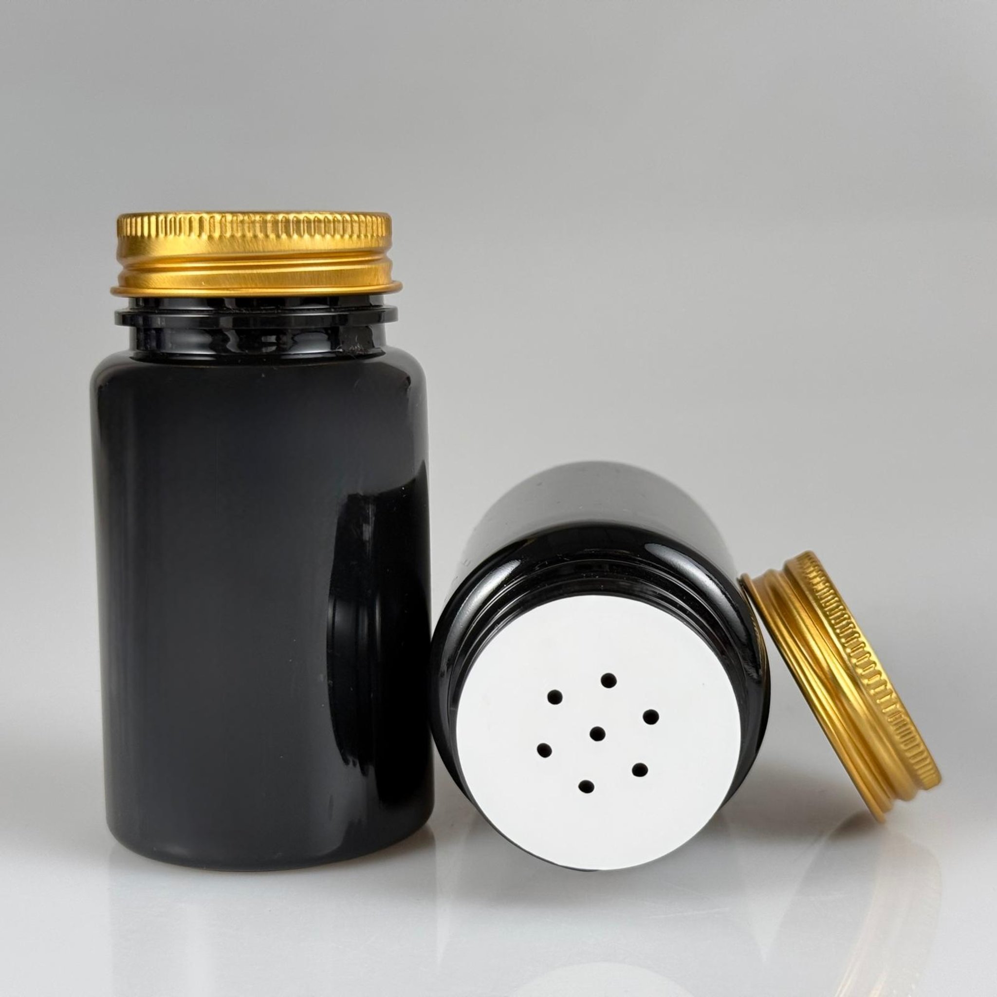 100 CC SİYAH PET PUDRA ŞİŞESİ + KÖPÜK CONTALI GOLD METAL KAPAKLI + PUDRA TIPALI TAKIM - 100 ML PUDRA KUTUSU, EKO TUZLUK