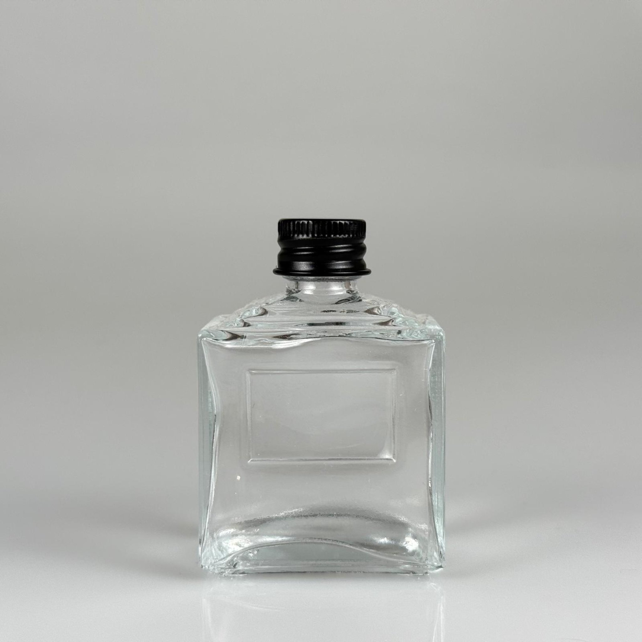 50 CC KÖŞELİ PRİZMA CAM ŞİŞE + SİYAH ALÜMİNYUM METAL KAPAKLI TAKIM - 50 ML PRESTİJLİ ŞİŞE