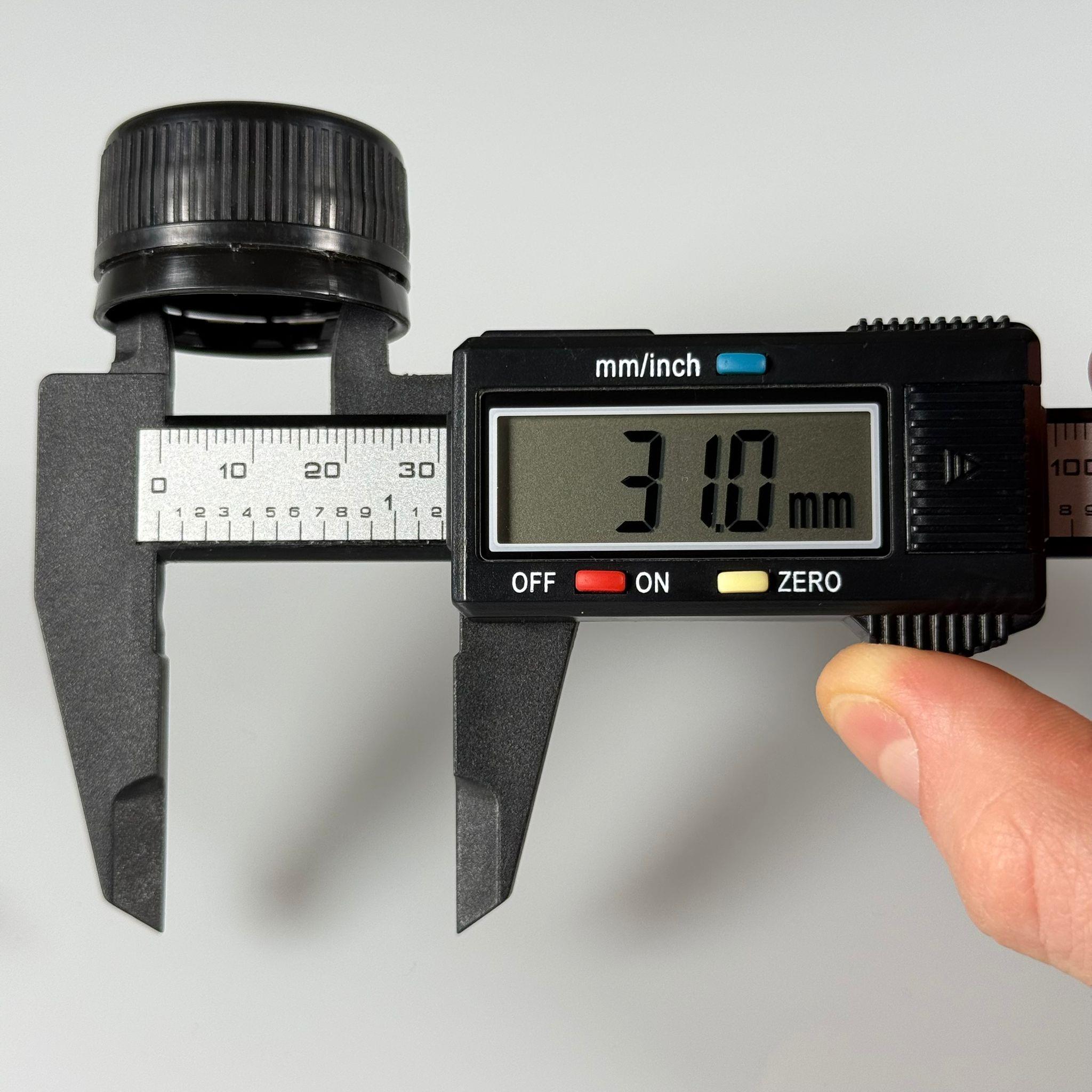 31 MM VİDALI KİLİTLİ PLASTİK KAPAK - KÖPÜK CONTALI - SİYAH -1 LİTRE KULPLU GALON ŞİŞE, VİDALI AĞIZ DORİKA VE MARASKA ŞİŞE UYUMLU - BERİCAP MARKA YAĞ ŞİŞE KAPAĞI - SK 31.5/21 PVDC  31.5 bantlı contalı