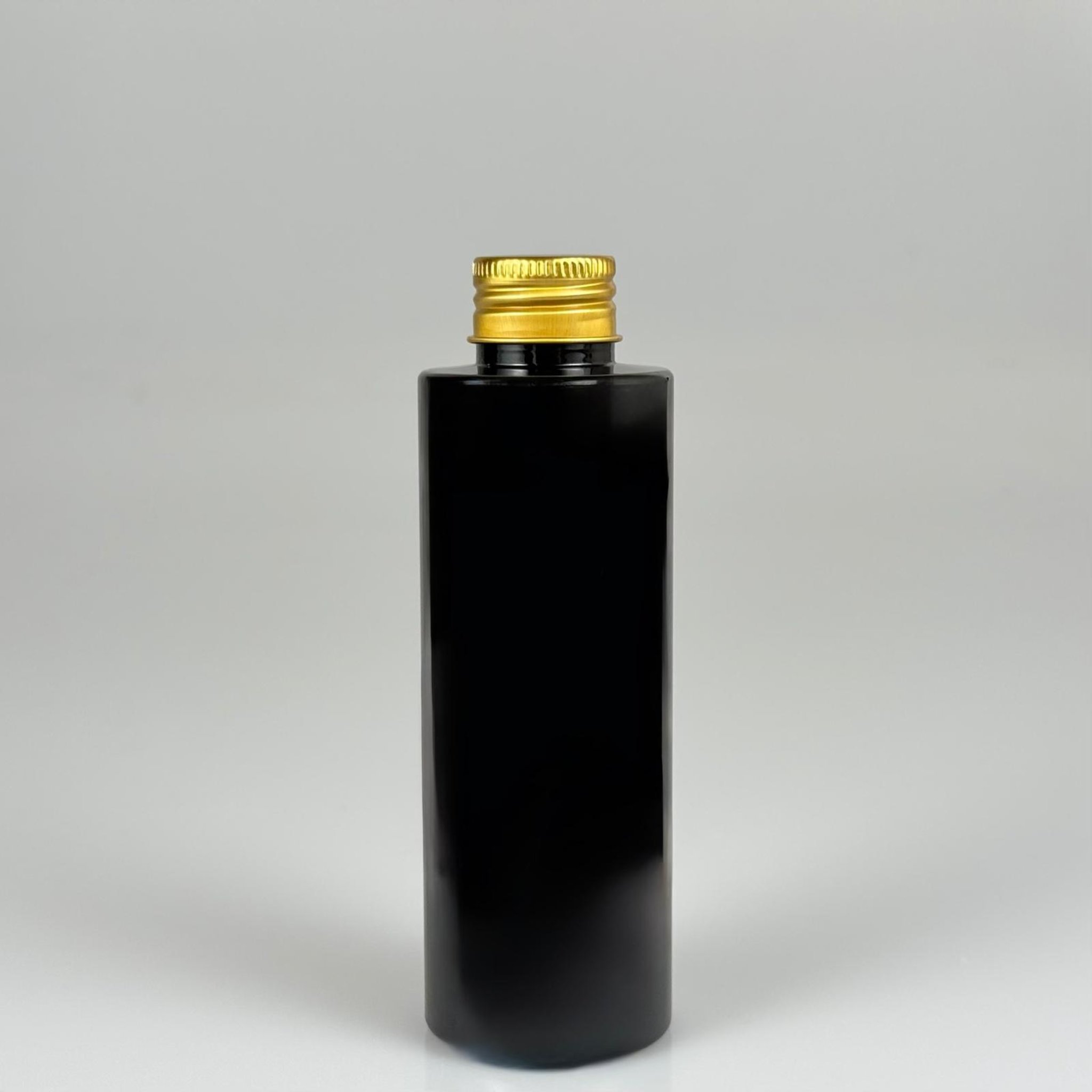 150 CC SİYAH SİLİNDİR MODEL PARLAK SERT PET ŞİŞE (24 AĞIZ) + KÖPÜK CONTALI GOLD METAL ALÜMİNYUM KAPAK TAKIM - 150 ML KAPAKLI SİYAH PET ŞİŞELER