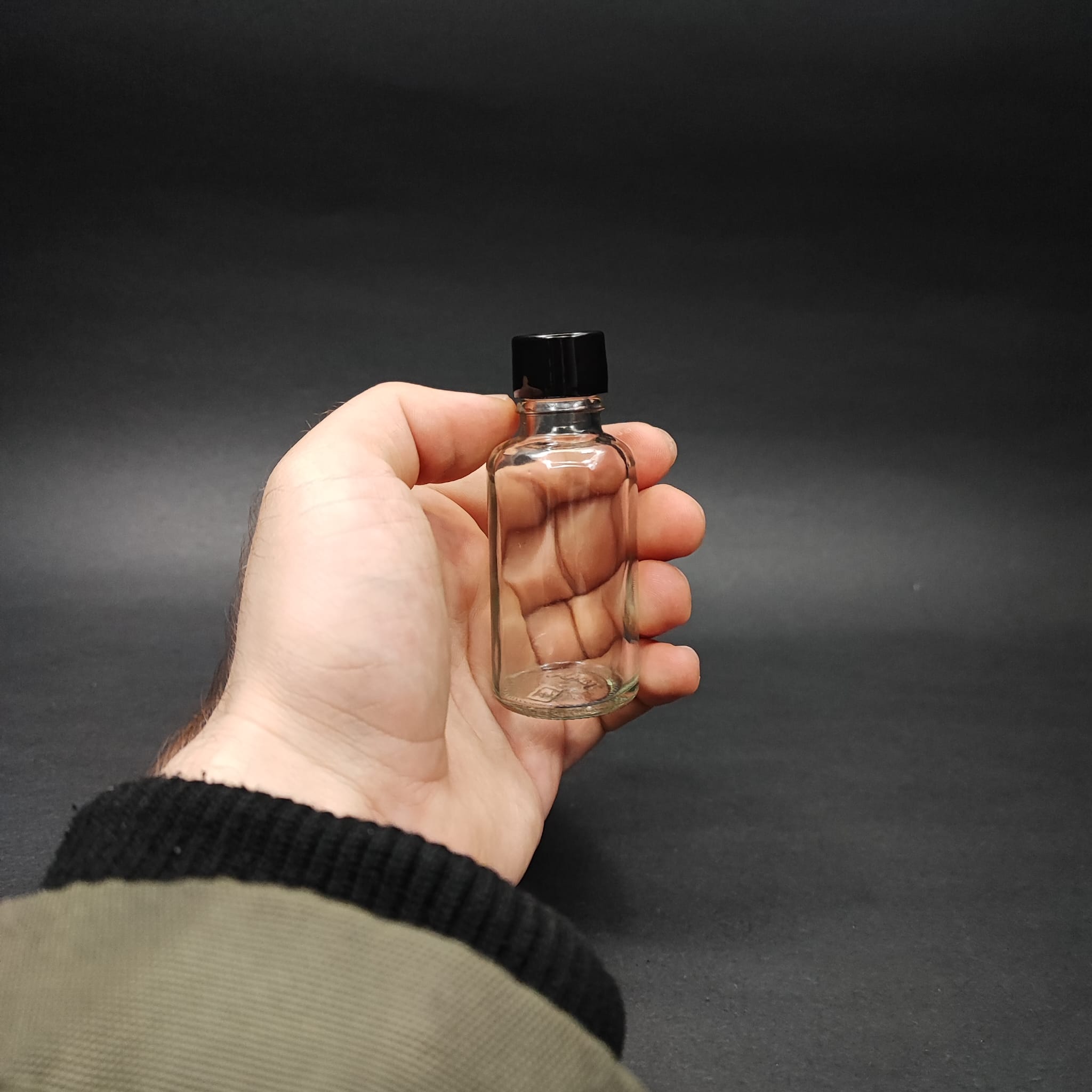 30 CC CAM ŞİŞE + KENDİNDEN CONTALI SIZDIRMAZ SİYAH KAPAK - 30 ML KAPAKLI CAM ŞİŞE