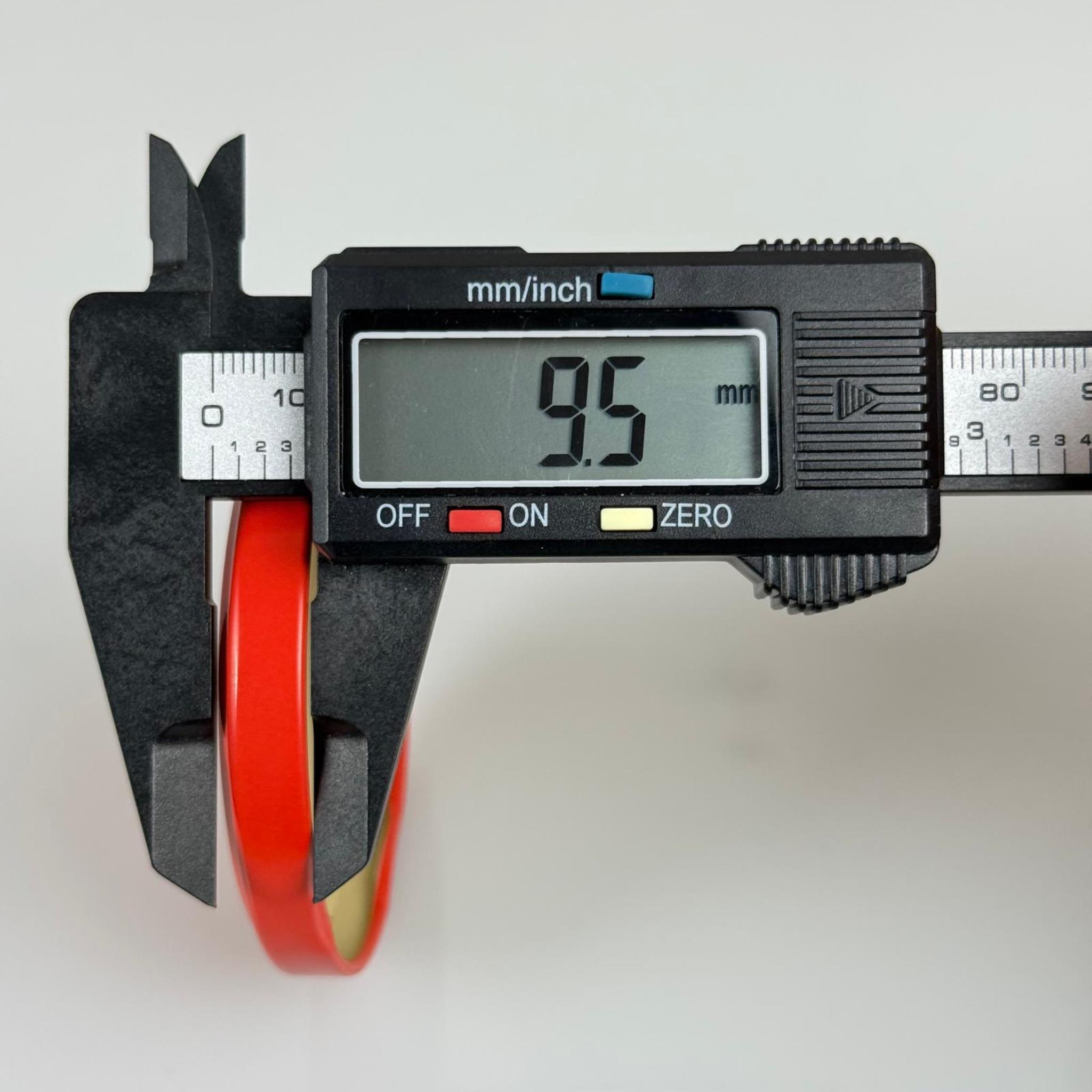 63 MM TWİST-OFF KIRMIZI DÜĞMELİ (MC063RSB038) - ROJO KIRMIZI SİLGAN MARKA - EMNİYET DÜĞMELİ - TİKTAK KAPAK - BOTUNLU METAL KAVANOZ KAPAĞI
