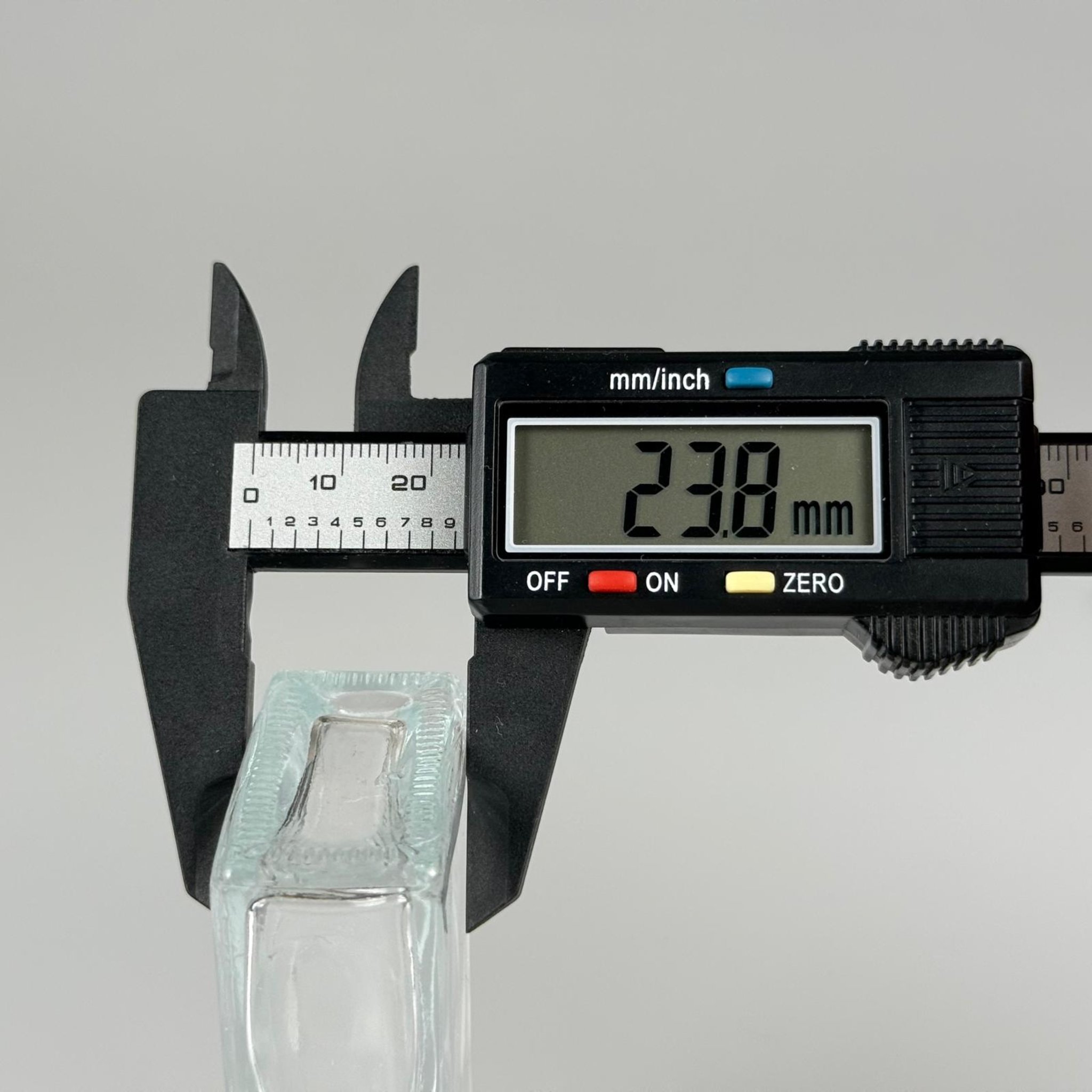40 CC YASSI DİKDÖRTGEN CAM ŞİŞE + GÜMÜŞ ALÜMİNYUM METAL KAPAKLI TAKIM - 40 ML PRESTİJLİ ŞİŞE