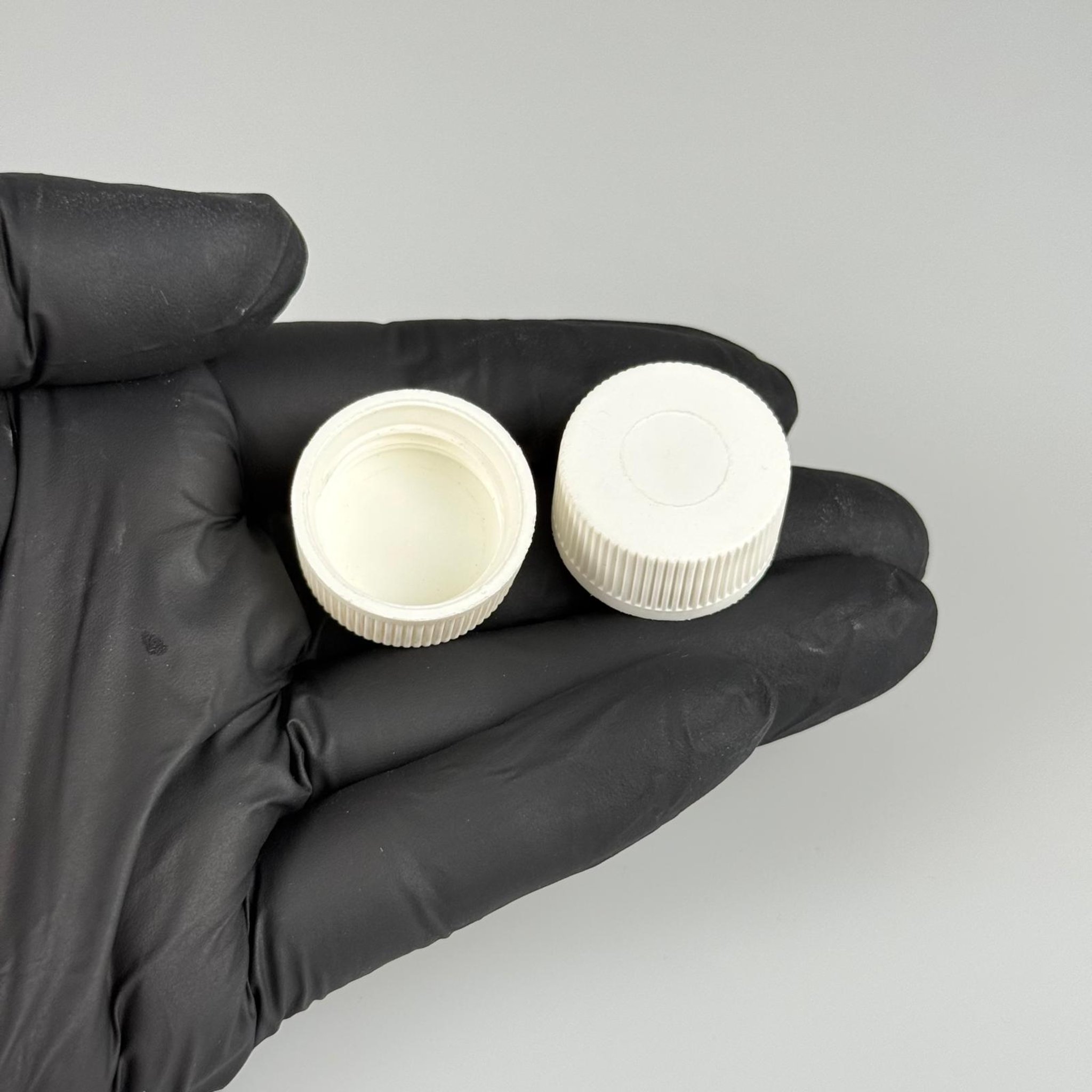 20 MM CONTASIZ BEYAZ VİDALI PLASTİK KAPAK