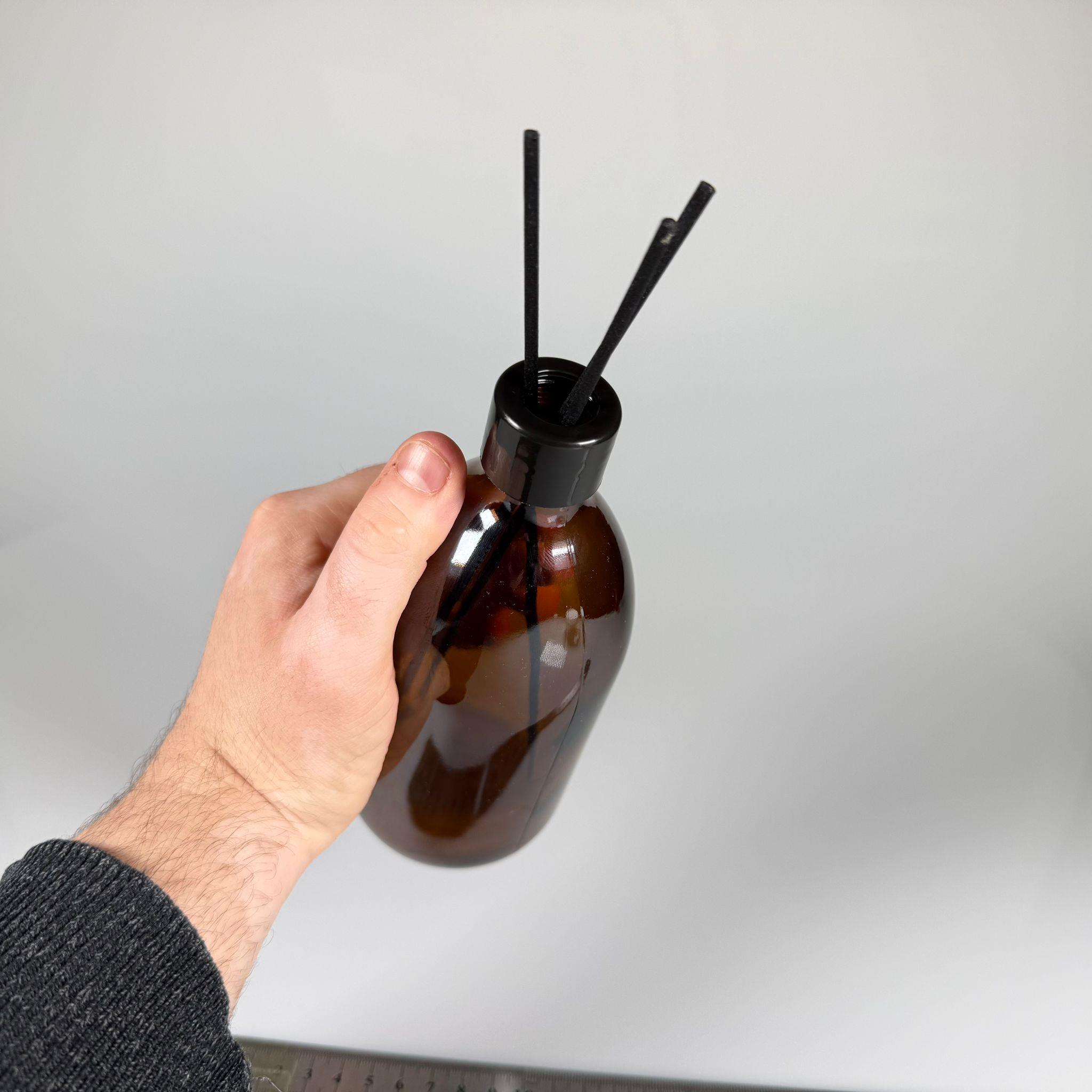 500 CC AMBER CAM BAMBU ODA KOKUSU ŞİŞESİ - 500 ML ÇUBUKLU BAMBU ODA KOKUSU ŞİŞESİ - DİFÜZÖR ŞİŞE- CAM ŞİŞE + SİYAH VİDALI KAPAK + KÖR TIPA + 3 ADET FİBER SİYAH BAMBU ÇUBUK