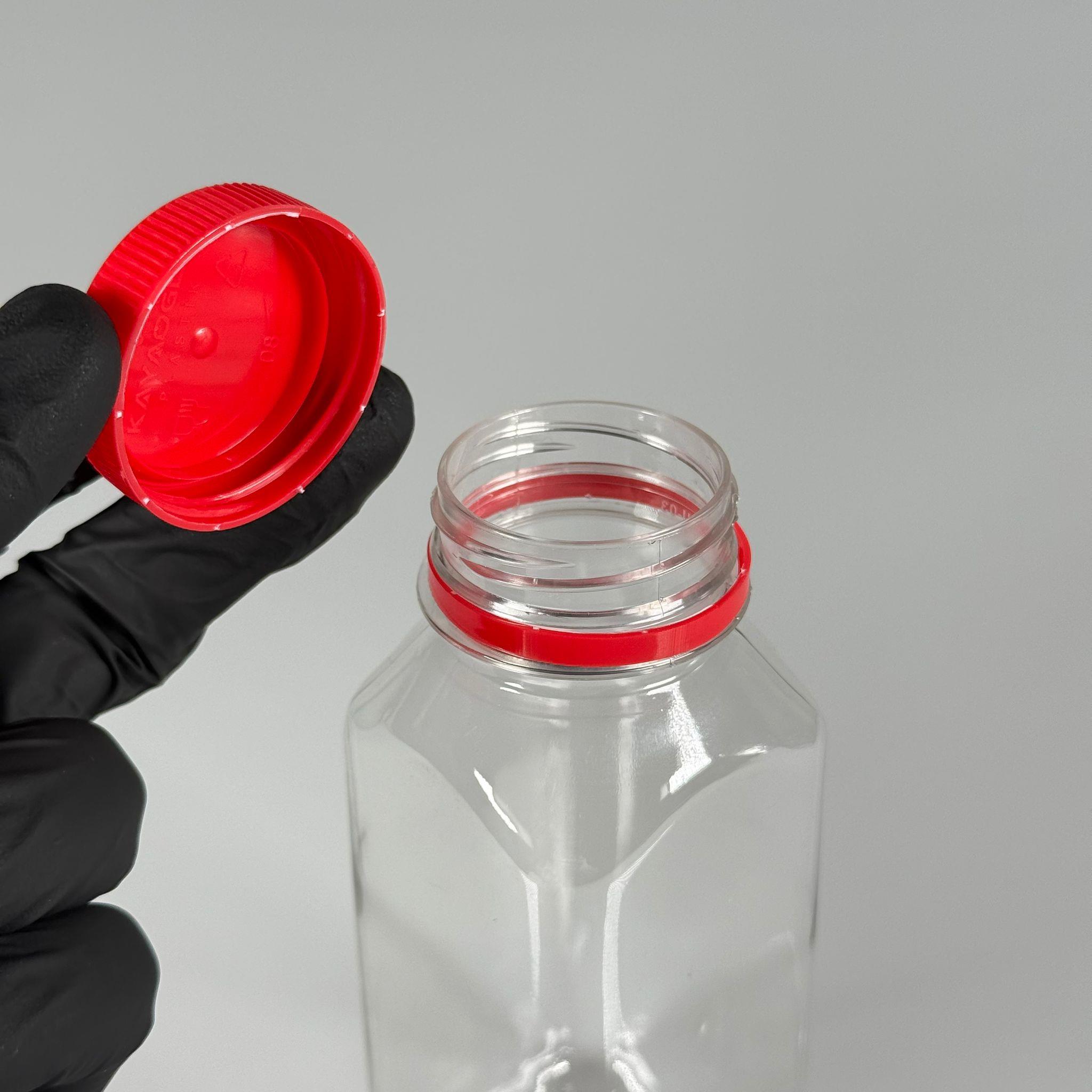 250 CC KÖŞELİ KARE PET ŞİŞE (18,5 GR) - 38 MM GENİŞ AĞIZLI KIRMIZI KİLİTLİ KAPAKLI - 250 ML DETOX, MEYVE SUYU, SMOOTHIE, AYRAN, SÜT, MEŞRUBAT VB İÇİN BOŞ PLASTİK ŞİŞELER