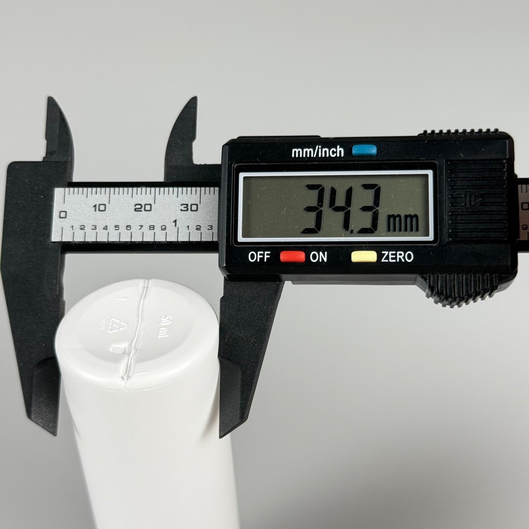 50 CC BEYAZ POLİETİLEN ASETON ŞİŞESİ + KÖPÜK CONTALI SİYAH PLASTİK KAPAKLI TAKIM