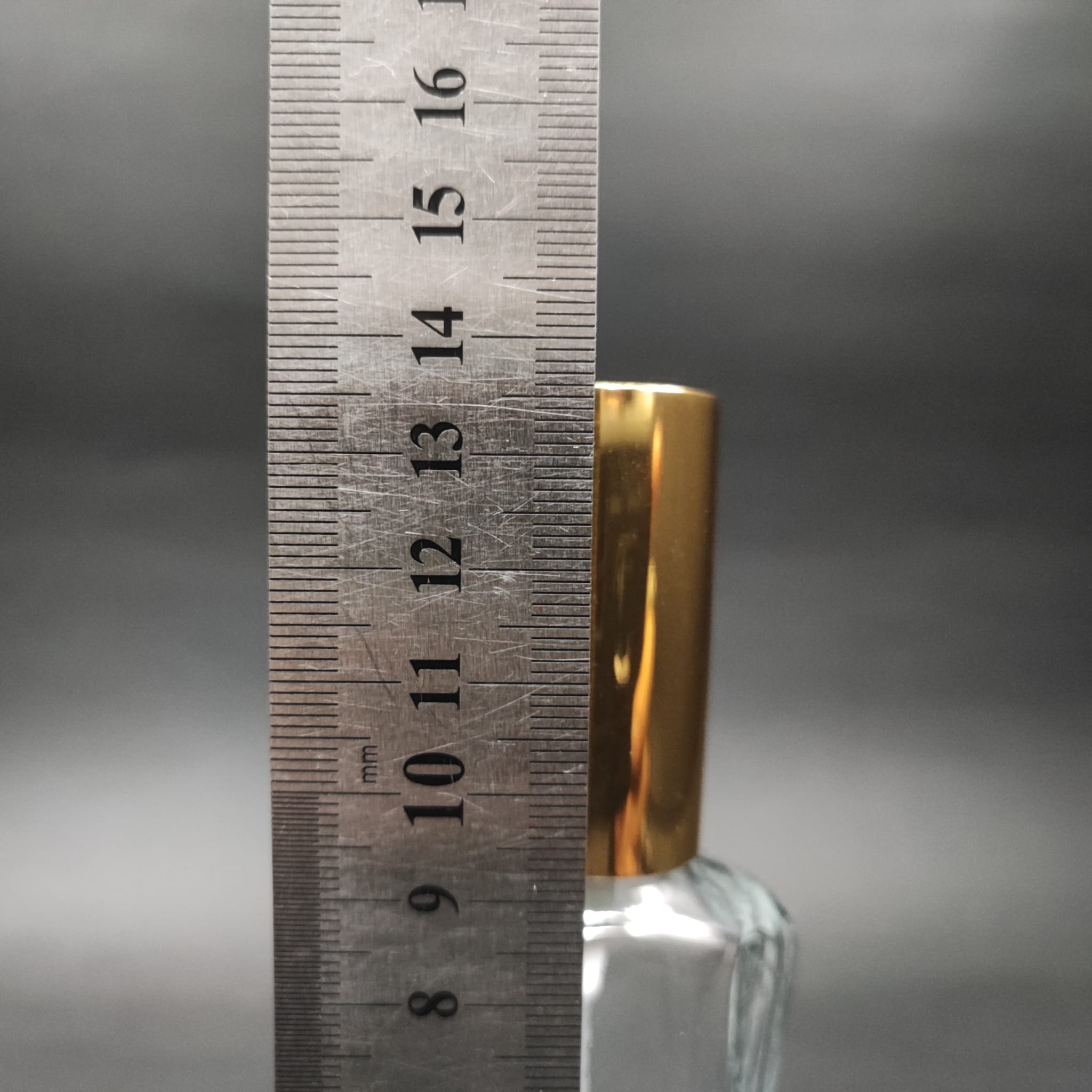 50 ML LÜKS VİDALI VALF ÇEVİRME PARFÜM ŞİŞELERİ - 50 CC MİLANO CAM ŞİŞE - GOLD METAL SPREYLİ KAPAKLI SET (CAMIN KALINLIĞI İLE İLGİLİ +/- 5 ML TOLERANS OLABİLİR)