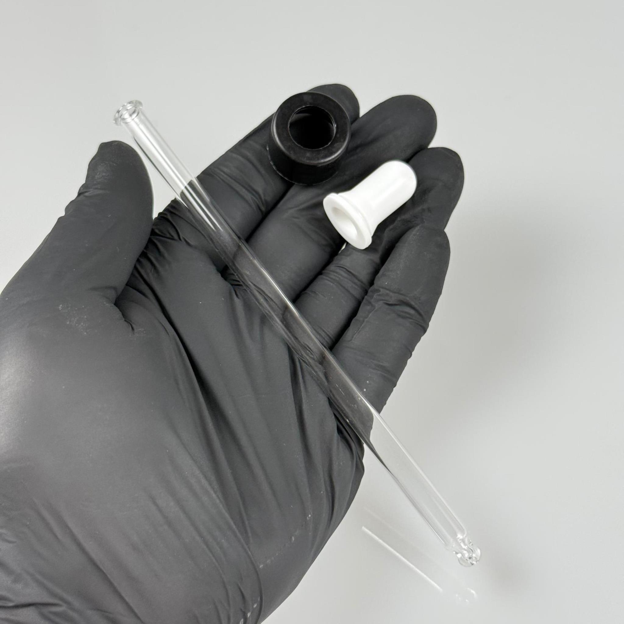 18 MM CAM DAMLALIKLI TAKIM - BEYAZ EMZİK + DELİKLİ PLASTİK DÜZ SİYAH KAPAK + 140 MM CAM PİPET