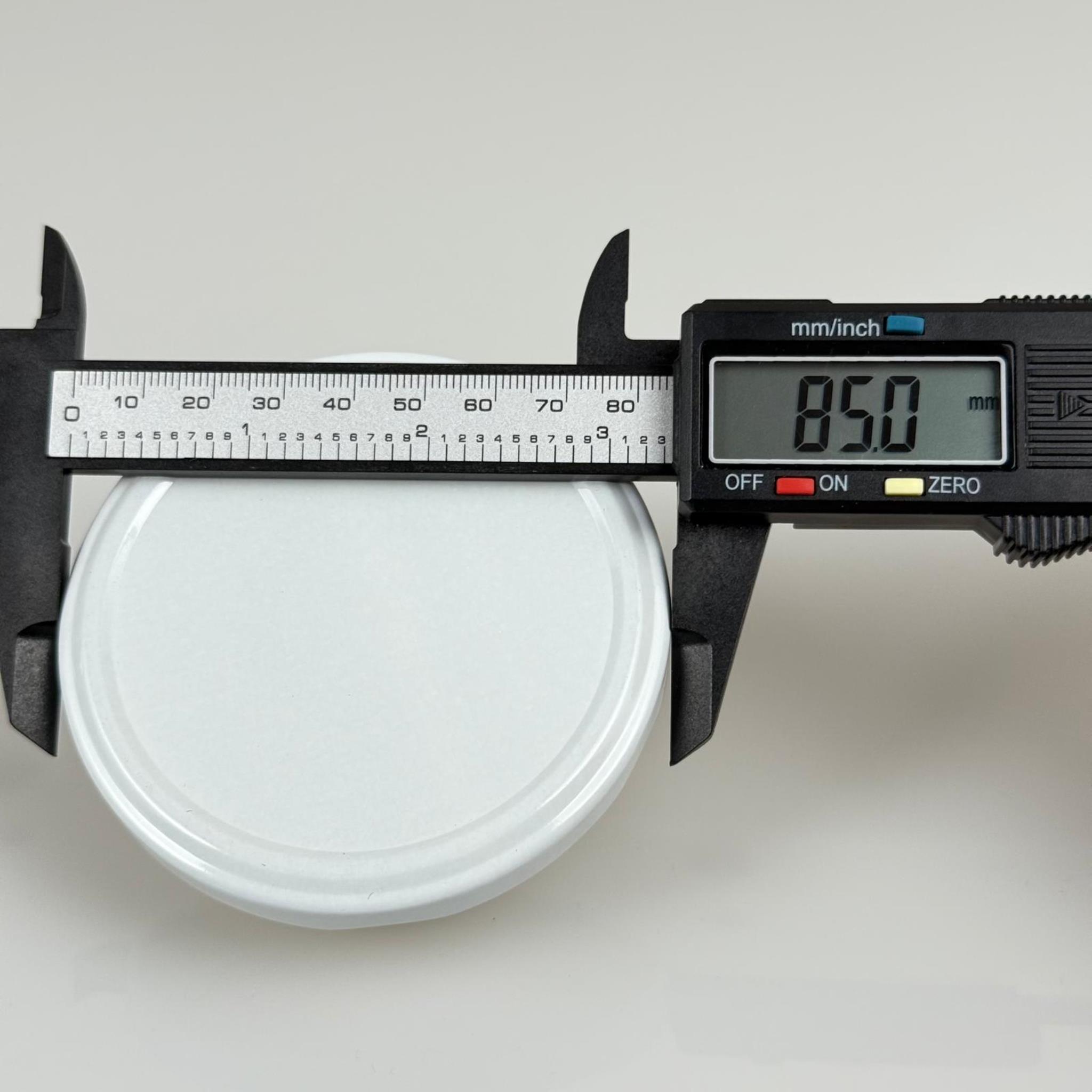 82 MM TWİST-OFF BEYAZ DÜĞMELİ (MC082RSB469) RP045 - SİLGAN - EMNİYET DÜĞMELİ - TİKTAK KAPAK - BOTUNLU KAPAK