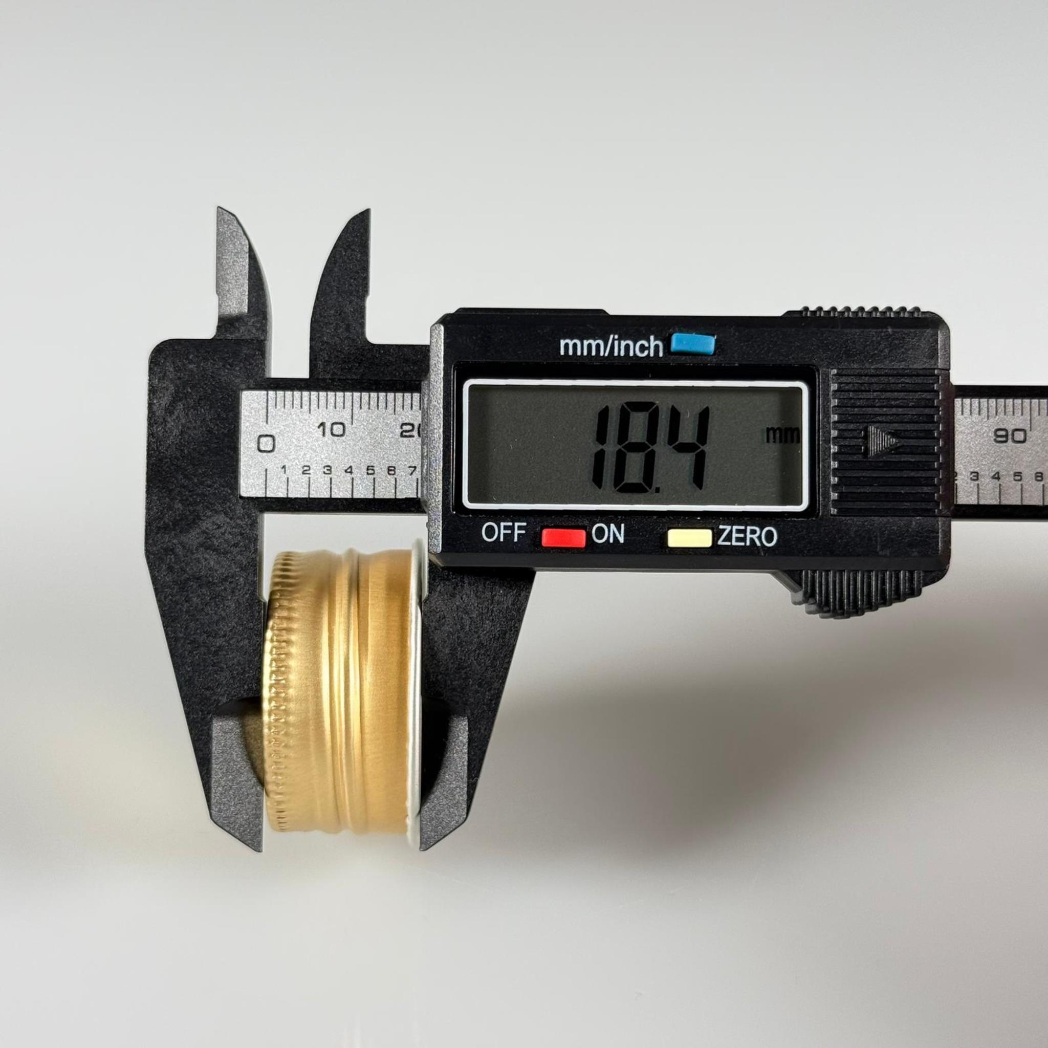 35/18 MM VİDALI ALÜMİNYUM KAPAK - KÖPÜK CONTALI - GOLD - ELLE KAPANIR - 1500 CC GALON ŞİŞE UYUMLU - 35 MM METAL YAĞ ŞİŞE KAPAĞI