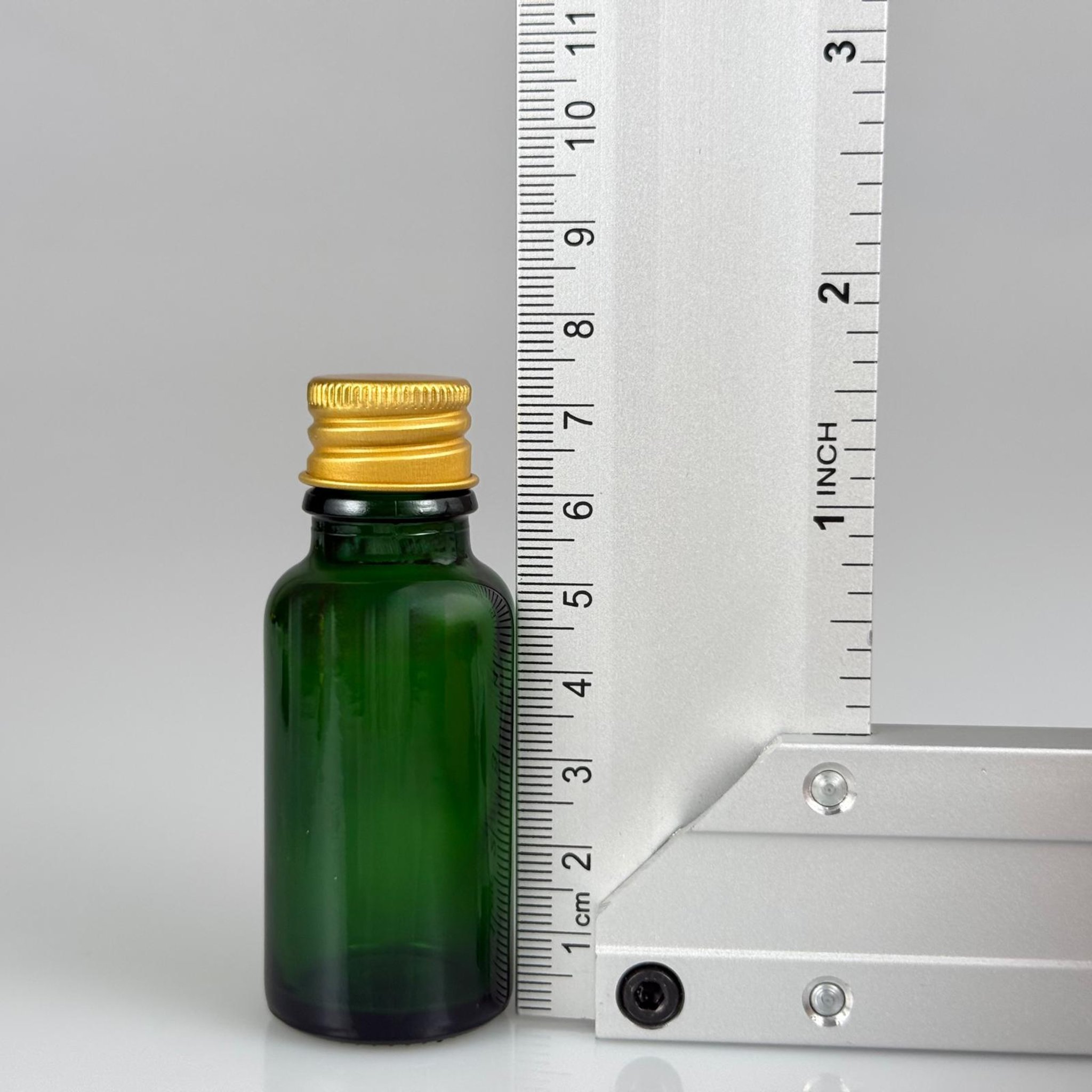 20 CC YEŞİL CAM ŞİŞE + KÖPÜK CONTALI GOLD ALÜMİNYUM METAL KAPAKLI + KÖR TIPALI TAKIM - 20 ML YEŞİL CAM ŞİŞE