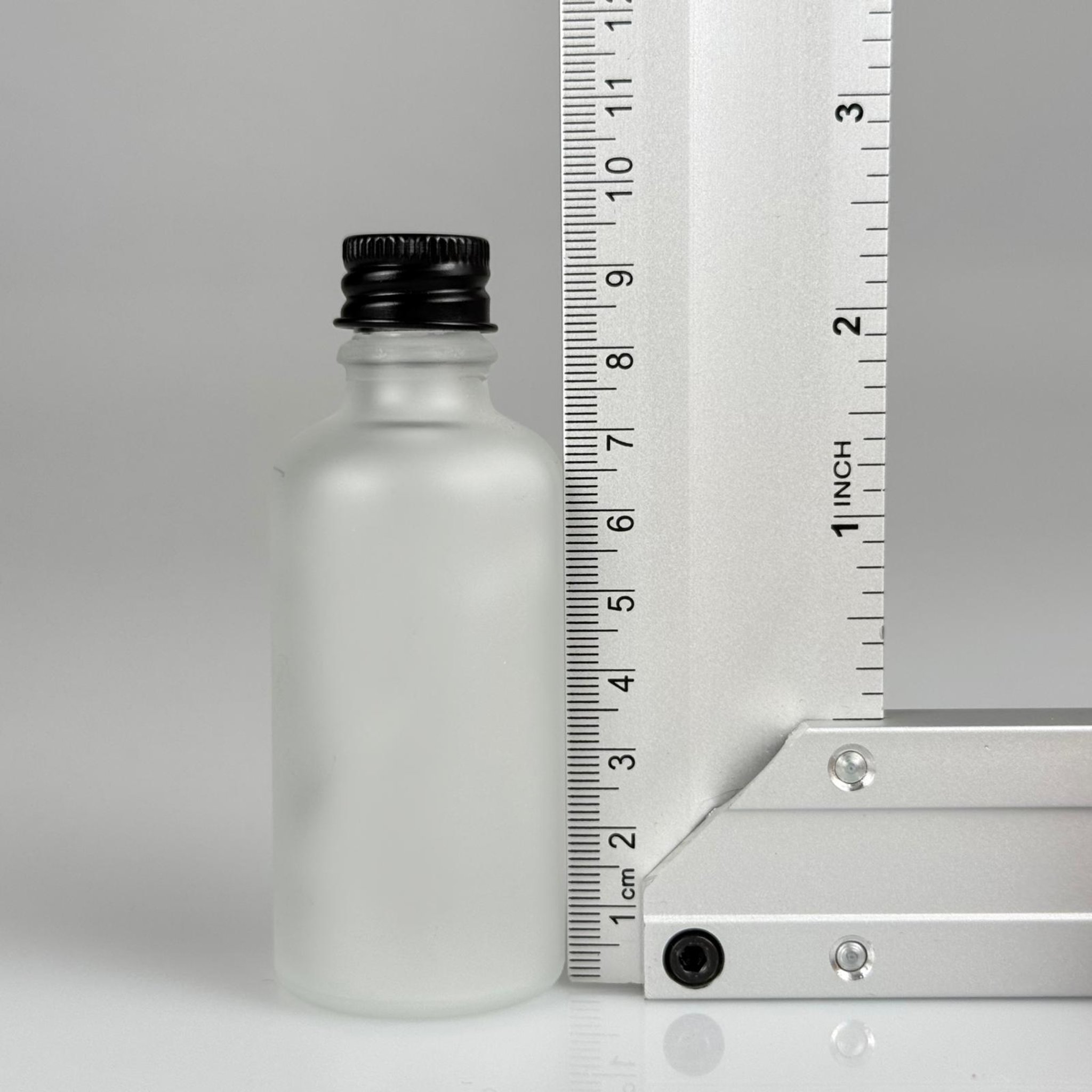 50 CC BUZLU CAM ŞİŞE + KÖPÜK CONTALI SİYAH ALÜMİNYUM METAL KAPAKLI + KOLONYA TIPALI TAKIM - 50 ML BUZLU CAM ŞİŞE