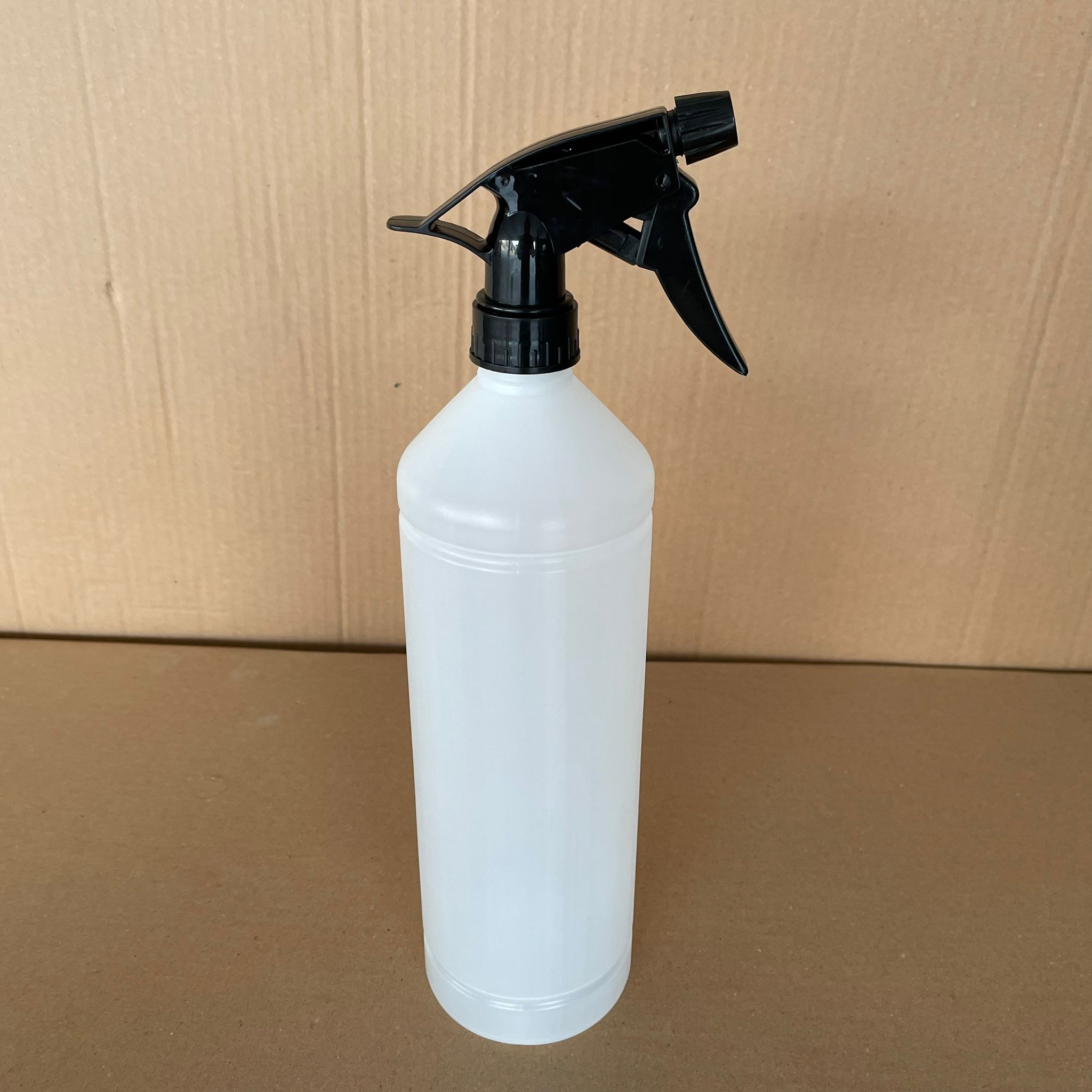 1000 CC TİNER ŞİŞESİ - SİYAH DOZAJLI KİMYASALA DAYANIKLI TRİGER TETİK SPREYLİ - 1000 ML KİMYASALA DAYANIKLI PLASTİK ŞİŞE - 1 LT POLİETİLEN ŞİŞE - UZUN