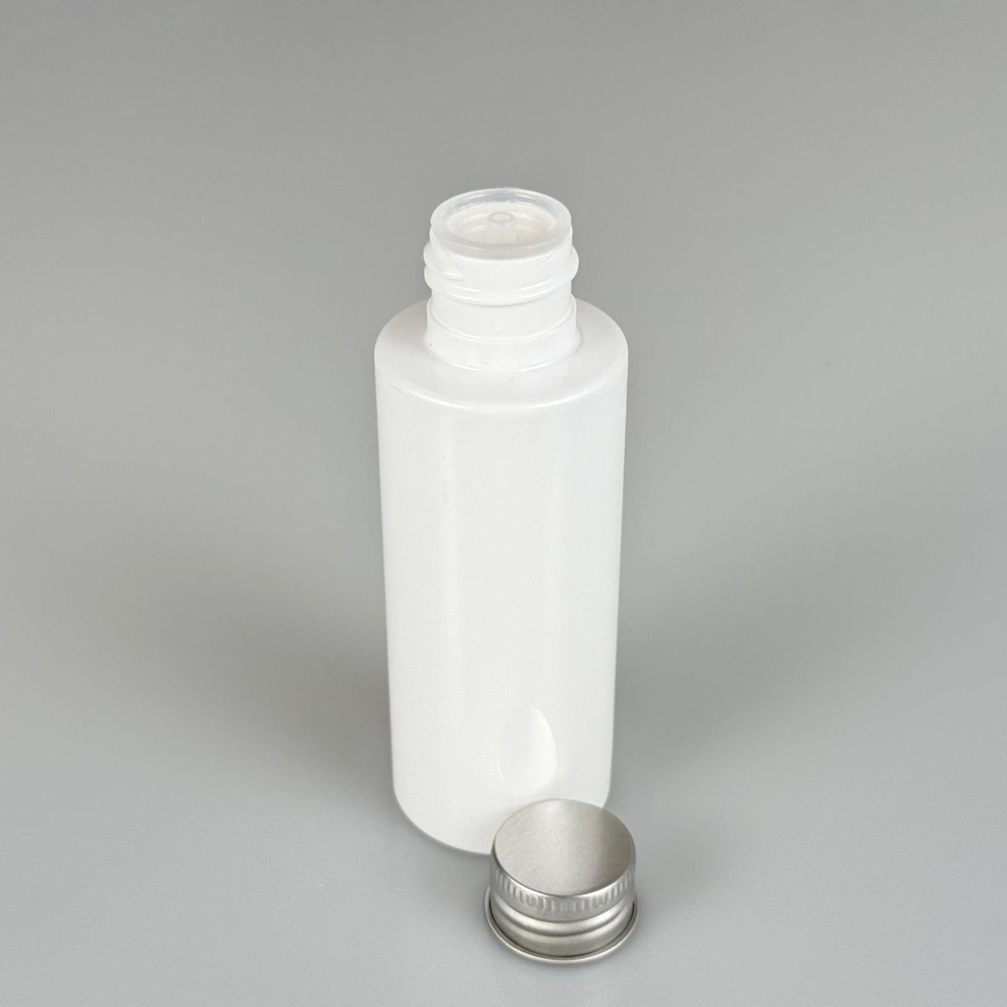100 CC BEYAZ SİLİNDİR KESKİN KÜT MODEL SERT PET ŞİŞE ( 17 GR - 24 AĞIZ ) + KÖPÜK CONTALI GÜMÜŞ METAL ALÜMİNYUM KAPAK KOLONYA TIPALI TAKIM - 100 ML KAPAKLI BEYAZ PLASTİK ŞİŞELER