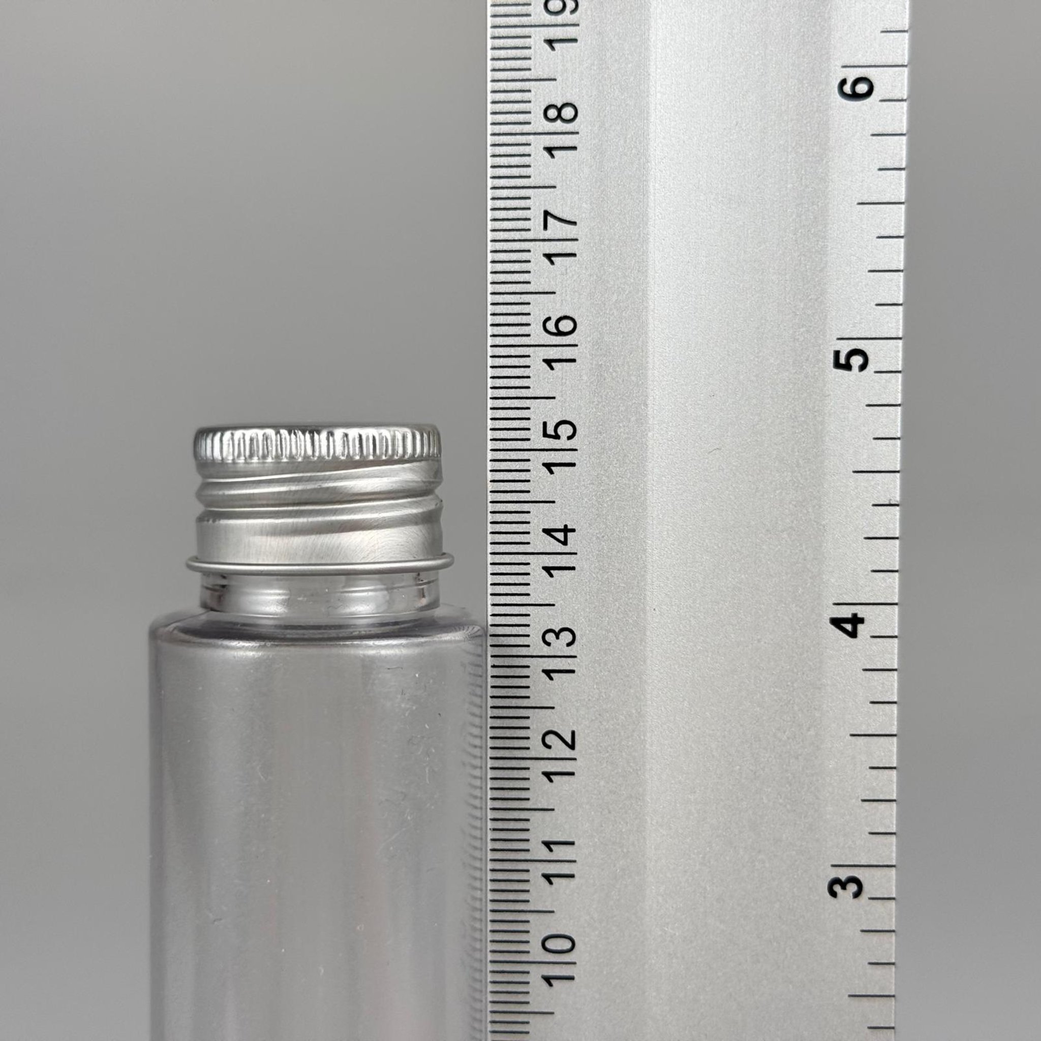 100 CC UZUN SİLİNDİR BUĞULU PET ŞİŞE ( 24 GR - 24 AĞIZ ) + KÖPÜK CONTALI GÜMÜŞ METAL ALÜMİNYUM KAPAK TAKIM - 100 ML BİBERİYE SUYU, LAVANTA YAĞI, SAÇ SERUM, TONİK VB İÇİN PLASTİK KOZMETİK AMBALAJLARI