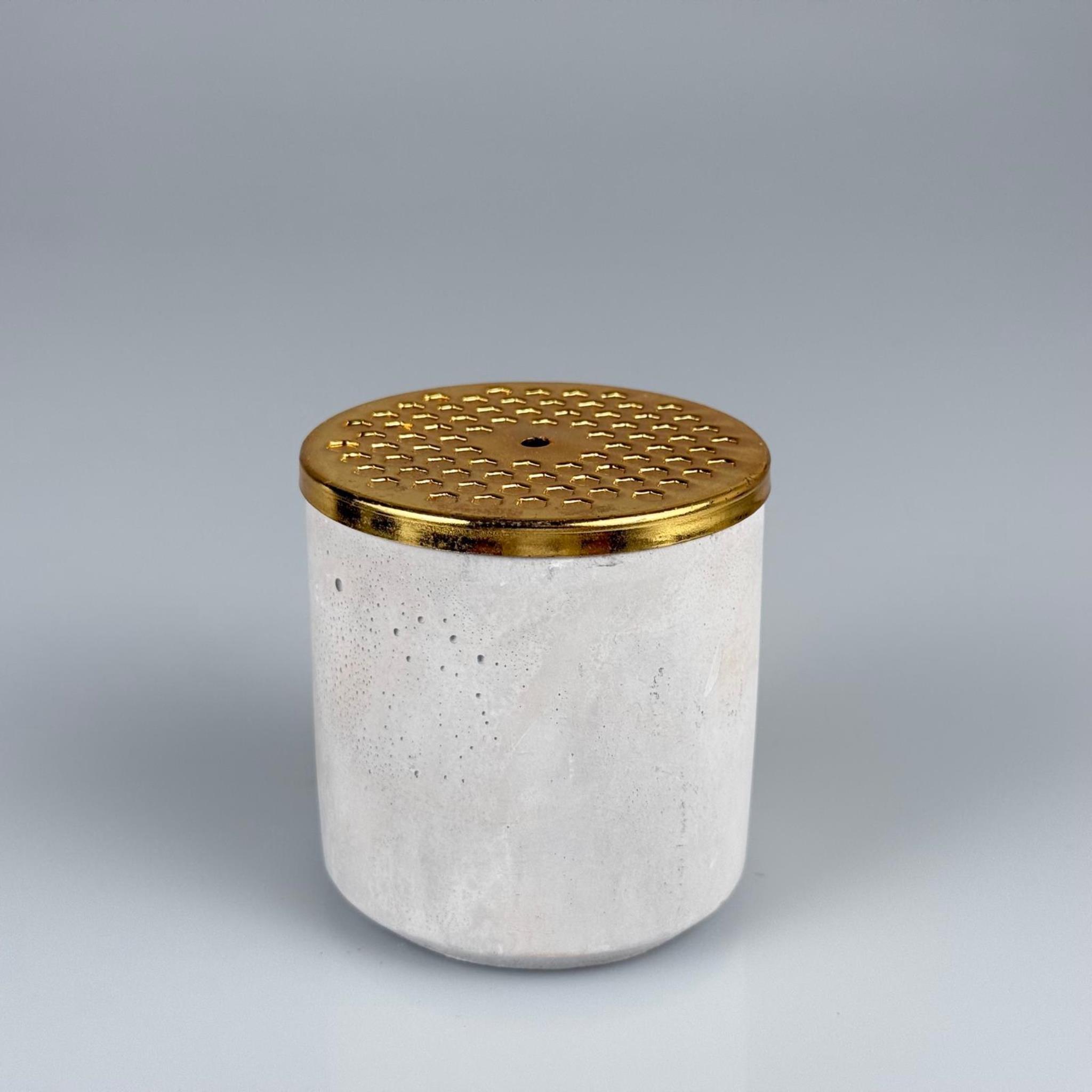 BETON MUMLUK - 100 CC - TAŞ BETONDAN MUM BARDAK - DEKORATİF MUM BARDAĞI, MİNİ SAKSI + DELİKLİ GOLD METAL KAPAK ALTIGEN DESENLİ