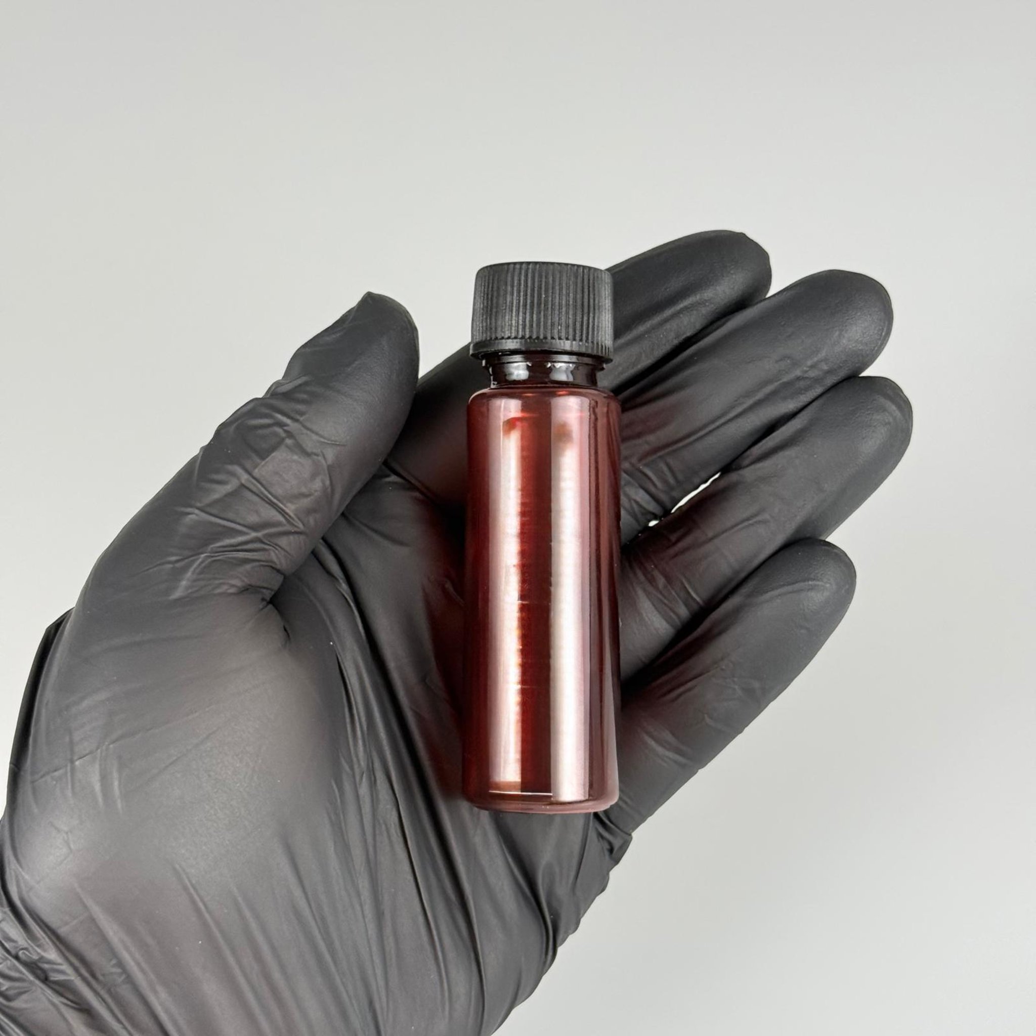 20 CC İÇTEN DAMLALIKLI PLASTİK ŞİŞE -  20 ML AMBER PET ŞİŞE + CONTALI SİYAH KAPAK + KOLONYA TIPALI (DELEREK KULLANILIR) TAKIM