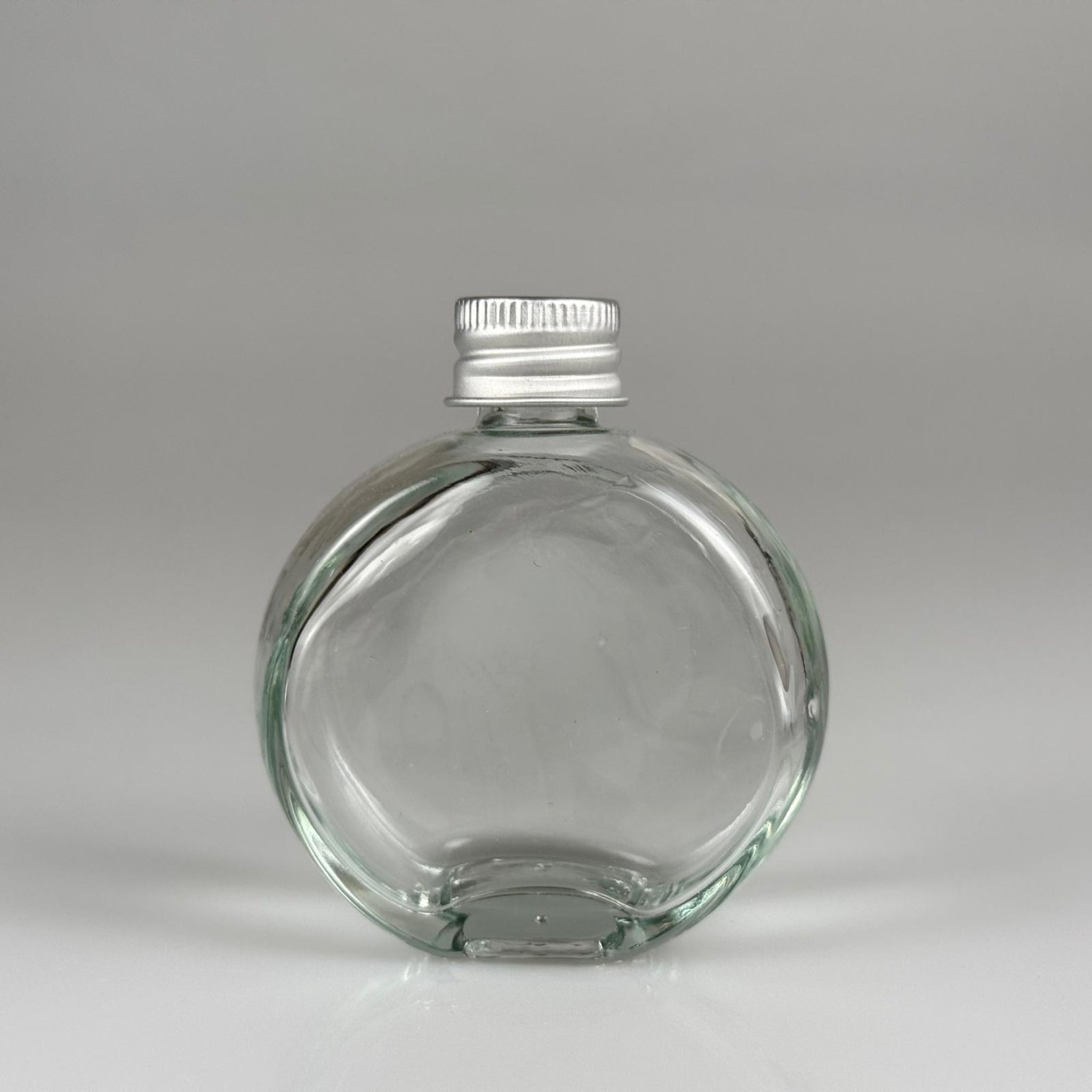 50 CC OVAL YASSI YUVARLAK CAM ŞİŞE + GÜMÜŞ ALÜMİNYUM METAL KAPAKLI TAKIM - 50 ML ŞEFFAF CAM ŞİŞE