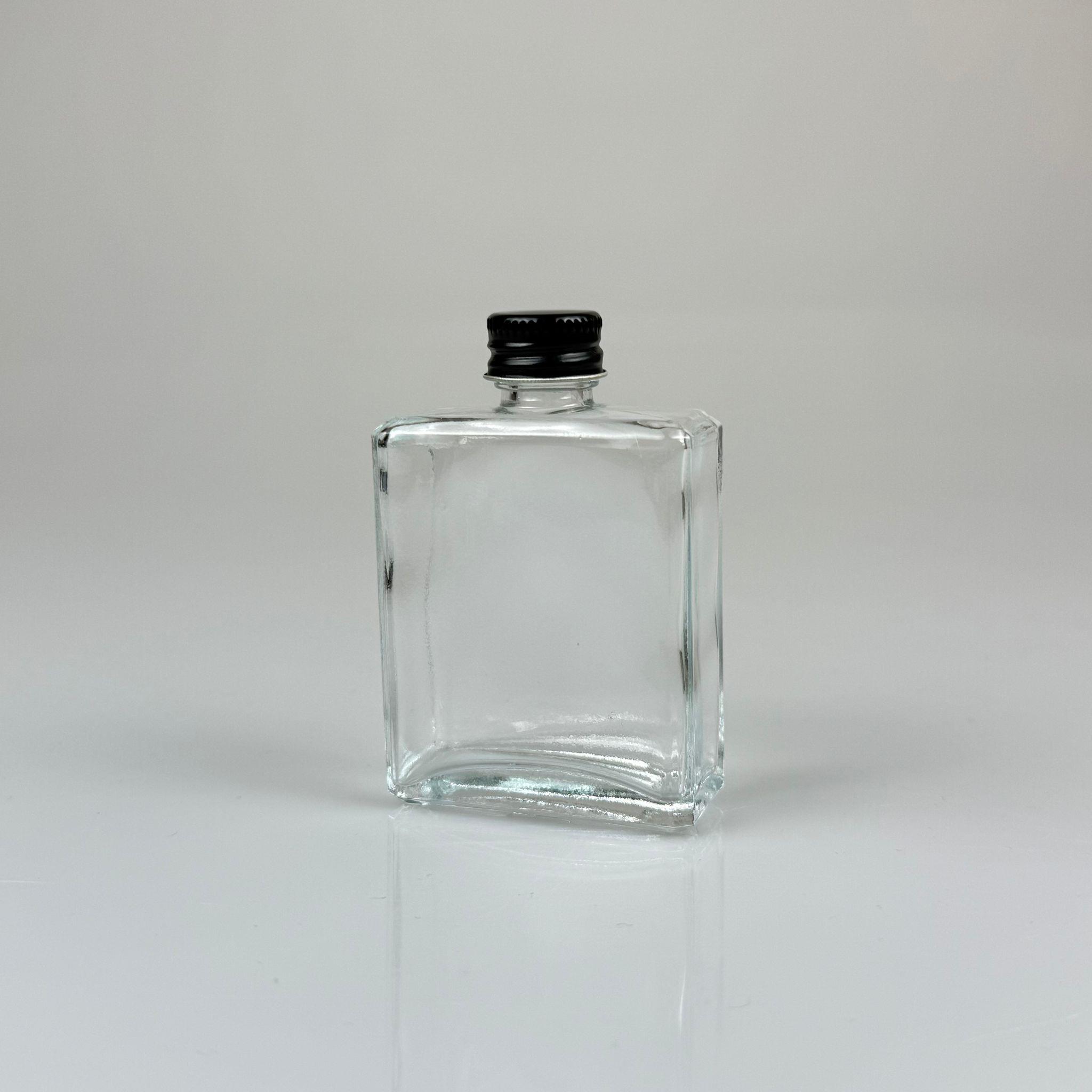 40 CC YASSI DİKDÖRTGEN KÖŞELİ KISA CAM ŞİŞE - SİYAH METAL KAPAKLI - 40 ML PRESTİJLİ ŞİŞE