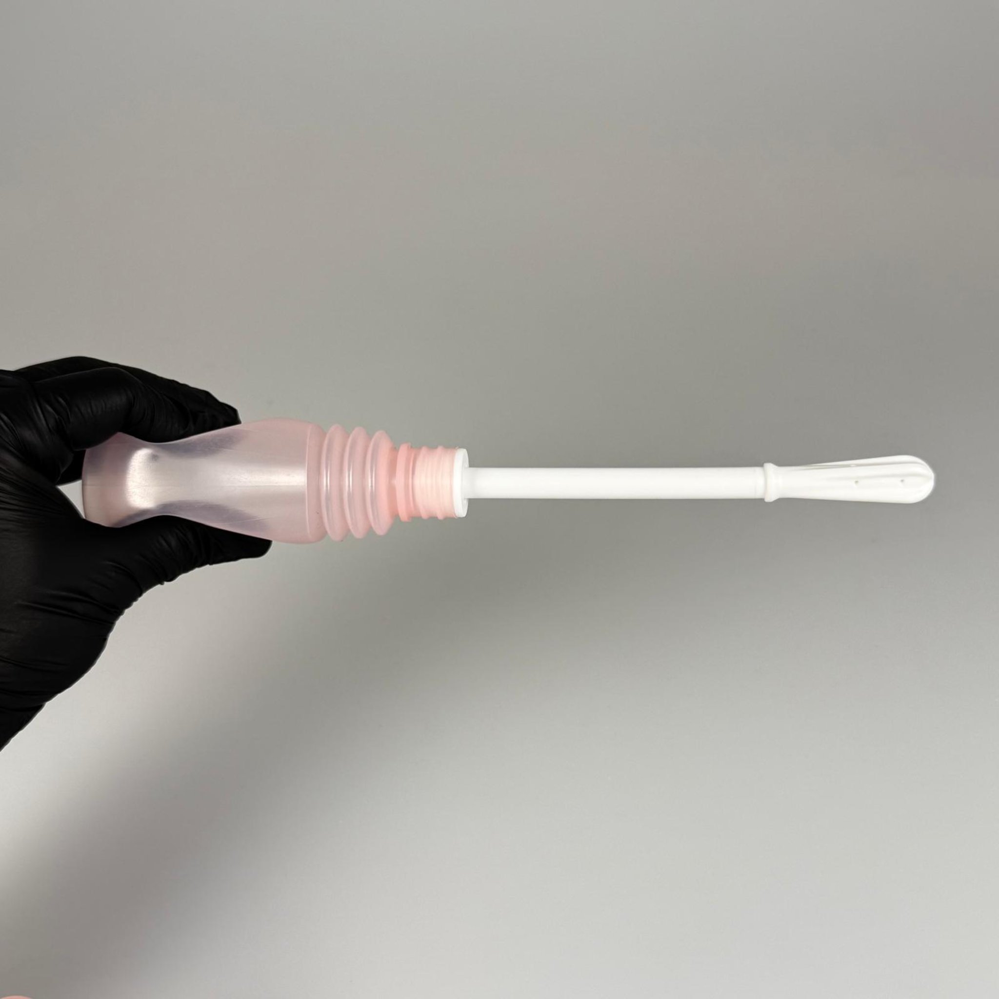 150 CC LAVMAN ŞİŞESİ - 150 ML KİLİTLİ BAŞLIKLI SIKILABİLİR YUMUŞAK PEMBE YARI SAYDAM LAVMAN ŞİŞESİ