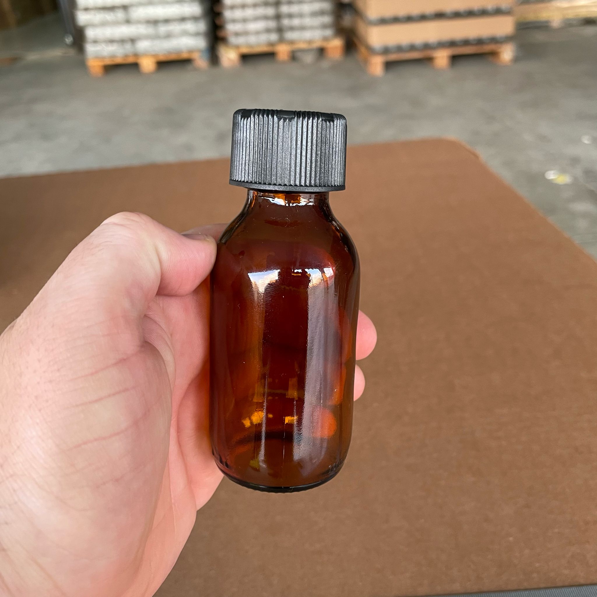 100 CC AMBER CAM ŞİŞE - SİYAH ÇOCUK KİLİT KAPAKLI - 100 ML KAHVERENGİ BOŞ ŞURUP ŞİŞESİ - 100 ML ECZA ŞİŞESİ