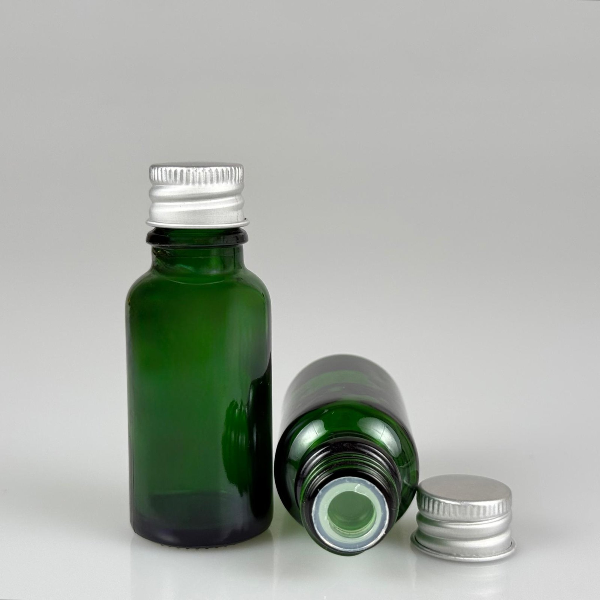 20 CC YEŞİL CAM ŞİŞE + KÖPÜK CONTALI GÜMÜŞ ALÜMİNYUM METAL KAPAKLI + KÖR TIPALI TAKIM - 20 ML YEŞİL CAM ŞİŞE