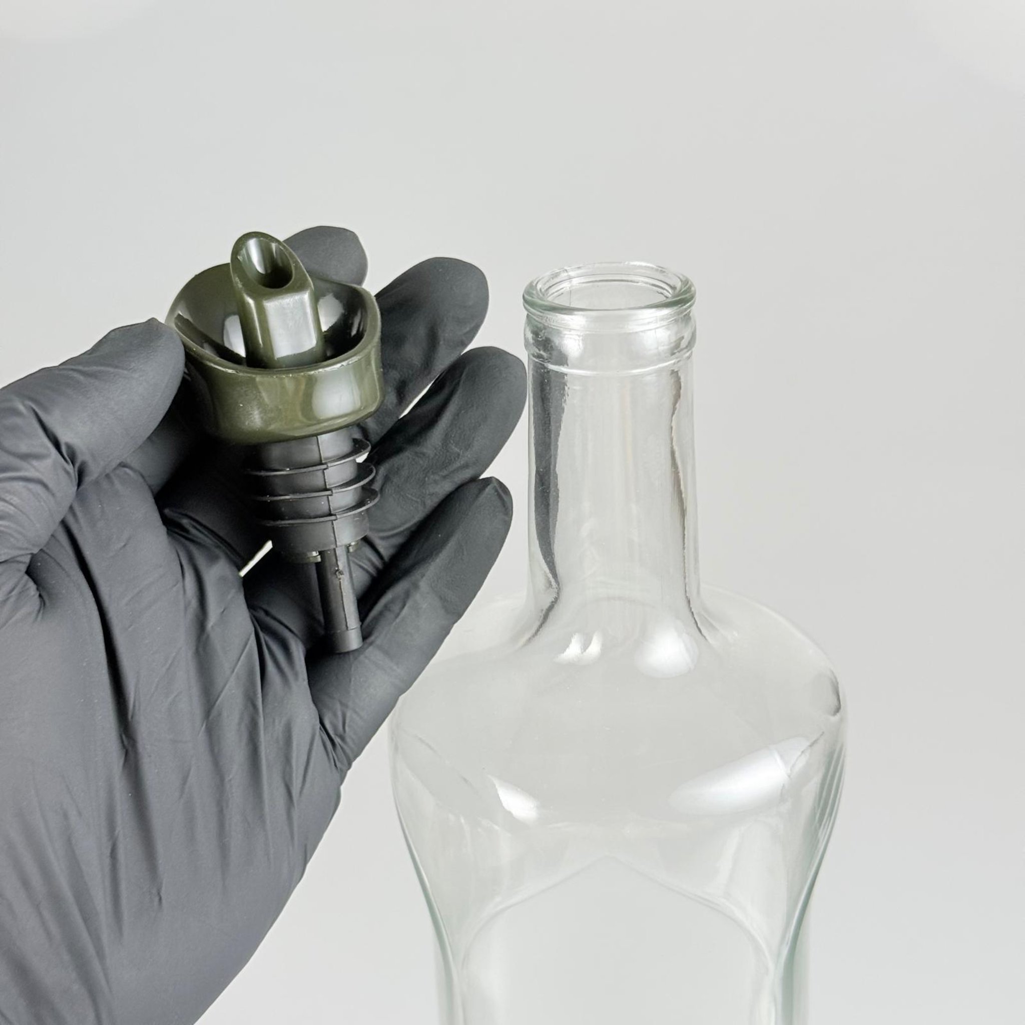 1000 CC DESENLİ DORİKA ŞEFFAF CAM ŞİŞE + HAVUZLU KOYU YEŞİL AKITICILI TAKIM - 1000 ML MANTAR TIPALI ÇAKMA AĞIZ  CAM ŞİŞE