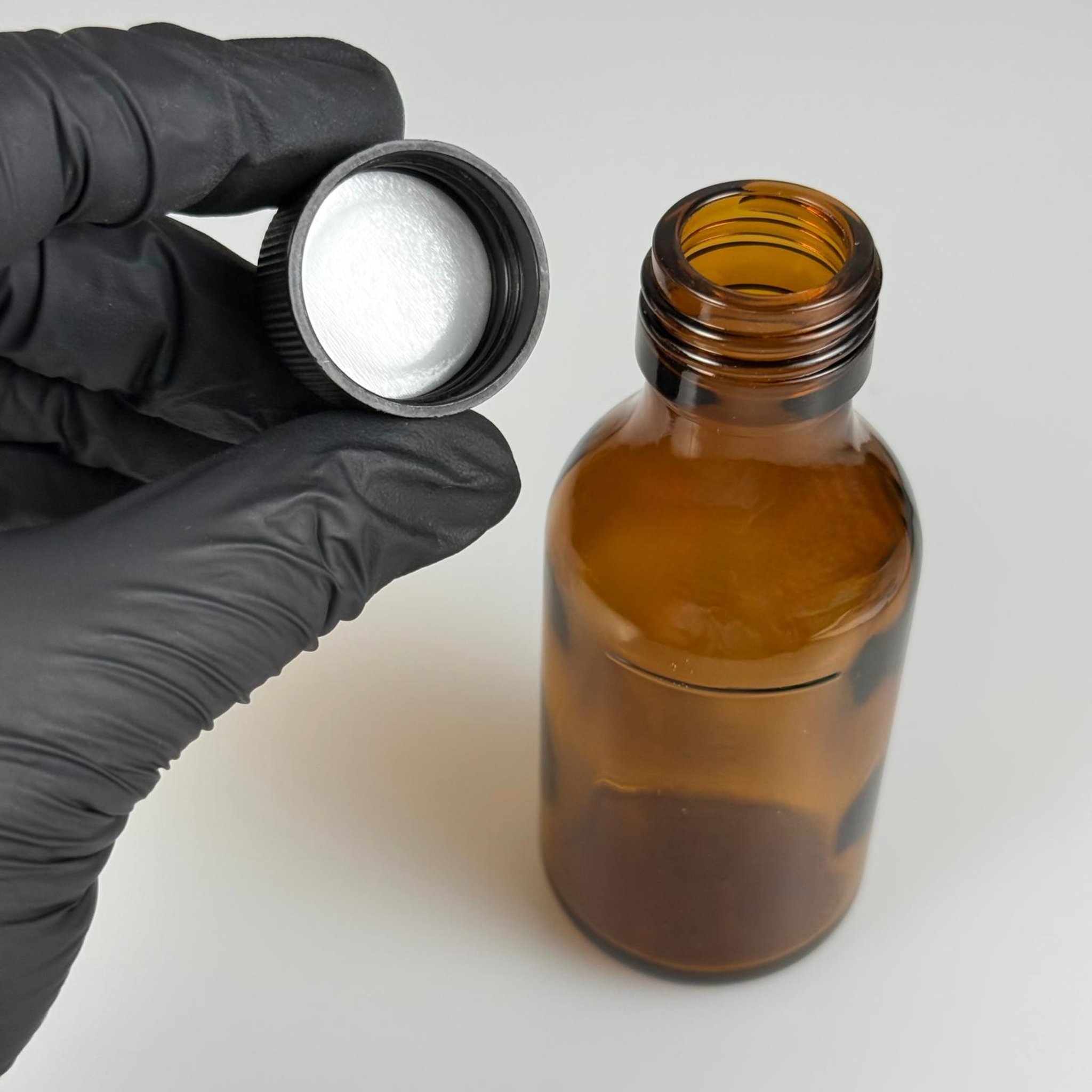 75 CC AMBER ECZA ŞİŞESİ + SİYAH KAPAK + 15 ML ÖLÇEK TAKIM - 75 AĞIZ KAHVERENGİ ŞURUP ŞİŞESİ