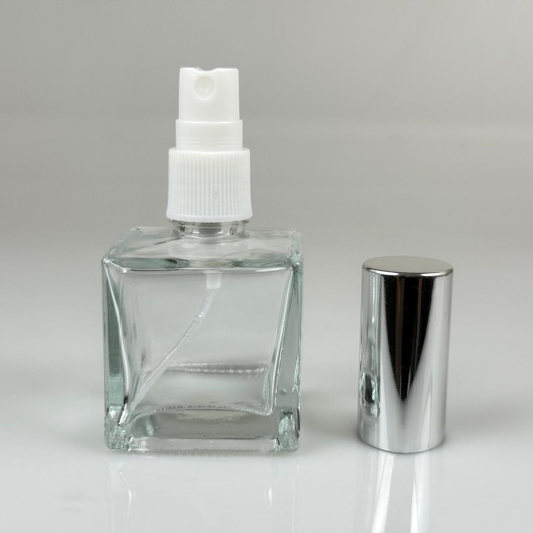 50 CC KARE CAM ŞİŞE + GÜMÜŞ SPREY FISFIS - 50 ML HEDİYELİK CAM KOLONYA ŞİŞESİ - PARFÜM ESANS ŞİŞESİ - DÜĞÜN, NİŞAN, SÖZ, KINA, CENAZE, PROMOSYON, PARFÜM İÇİN HEDİYELİK KOLONYA ŞİŞELERİ