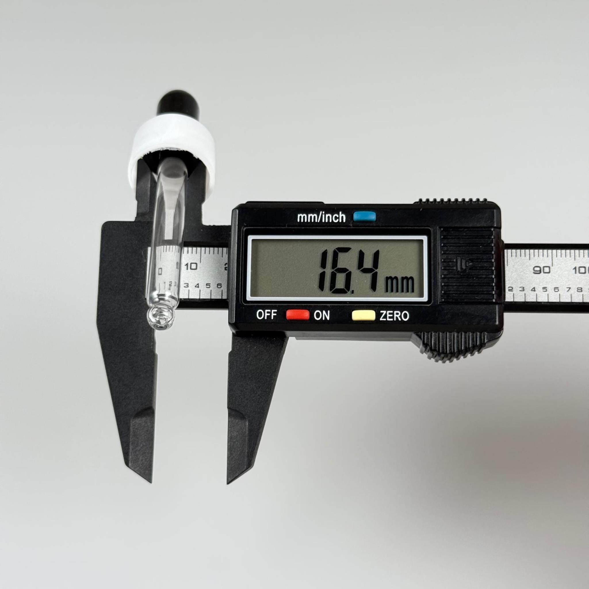 18 MM CAM DAMLALIKLI TAKIM - SİYAH EMZİK +  DELİKLİ PLASTİK DÜZ BEYAZ KAPAK + 65 MM CAM PİPET