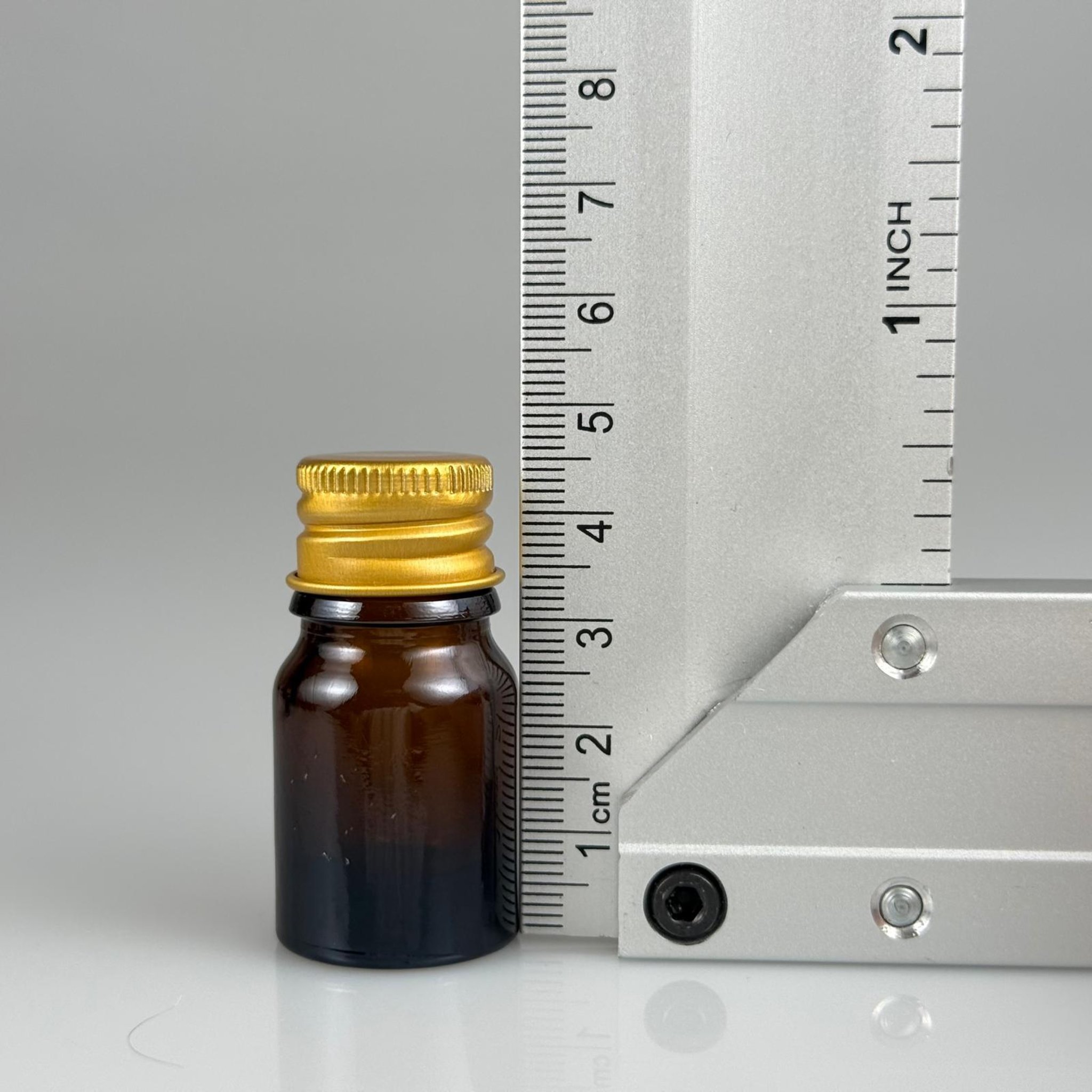 3 CC AMBER CAM ŞİŞE + KÖPÜK CONTALI GOLD ALÜMİNYUM METAL KAPAKLI TAKIM - 3 ML KAHVERENGİCAM ŞİŞE