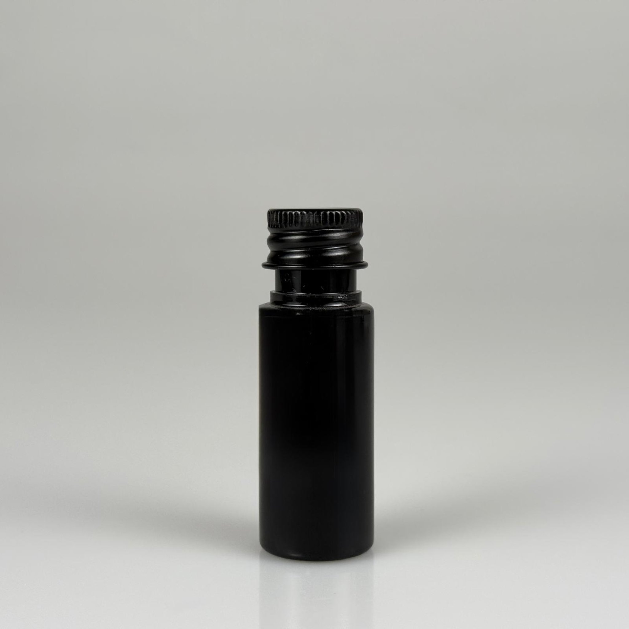 15 CC SİYAH SİLİNDİR PET ŞİŞE + KÖPÜK CONTALI SİYAH ALÜMİNYUM METAL KAPAKLI TAKIML - 15 ML SİYAH PET ŞİŞE