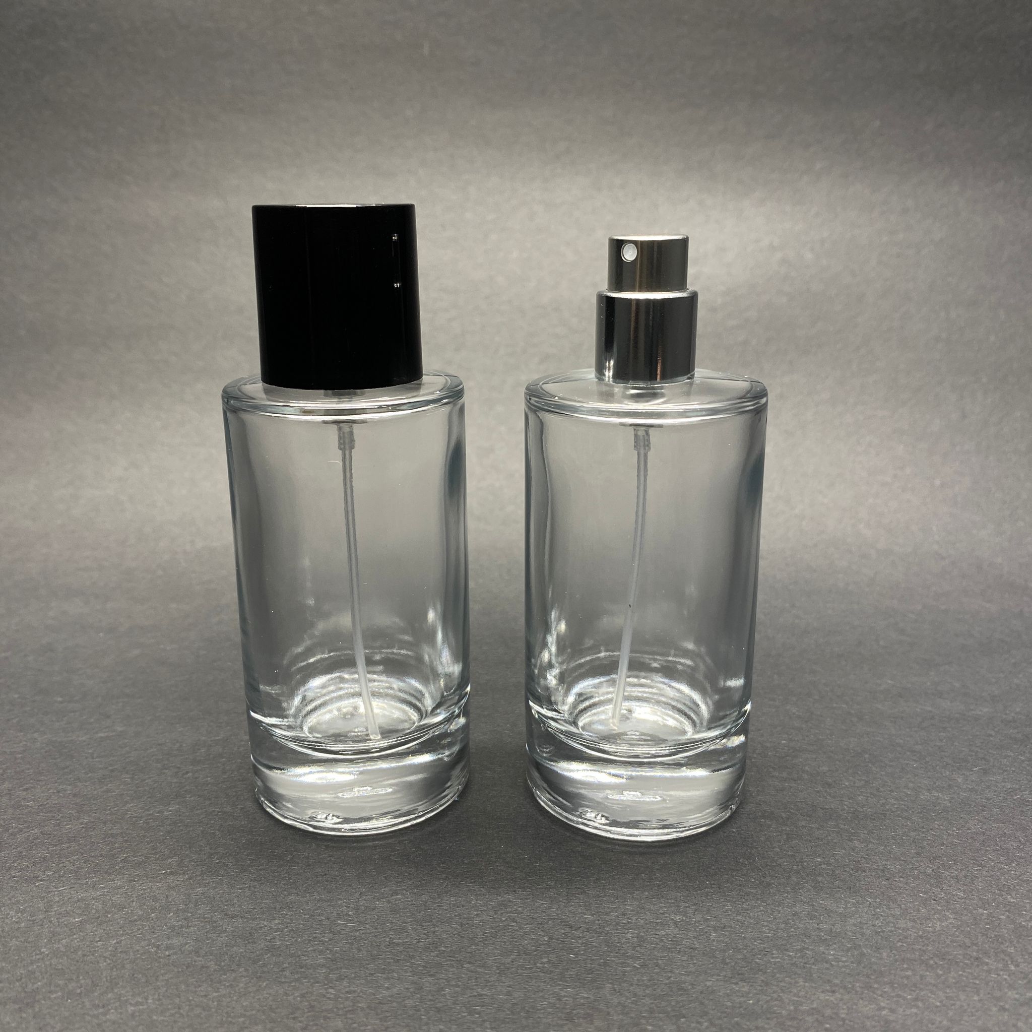 50 ML SİLİNDİR MODEL MARS PARFÜM ŞİŞESİ - GÜMÜŞ METAL SPREYLİ + SİYAH KAPAKLI (AĞIZ 15 MM GEÇME KOLAY KAPAMA)